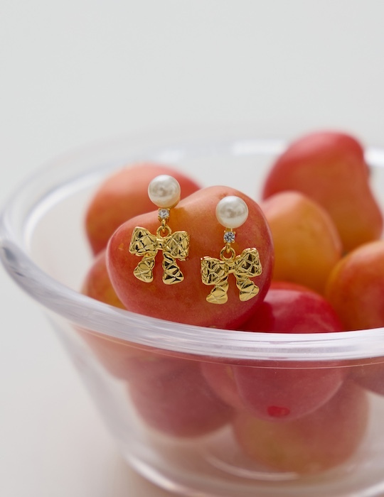 氣質珍珠菱格蝴蝶結。銀針耳環(金)