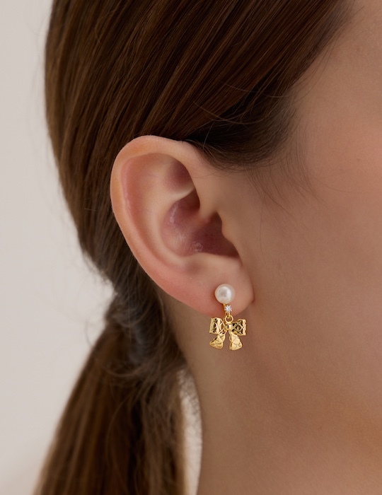 氣質珍珠菱格蝴蝶結。銀針耳環(金)