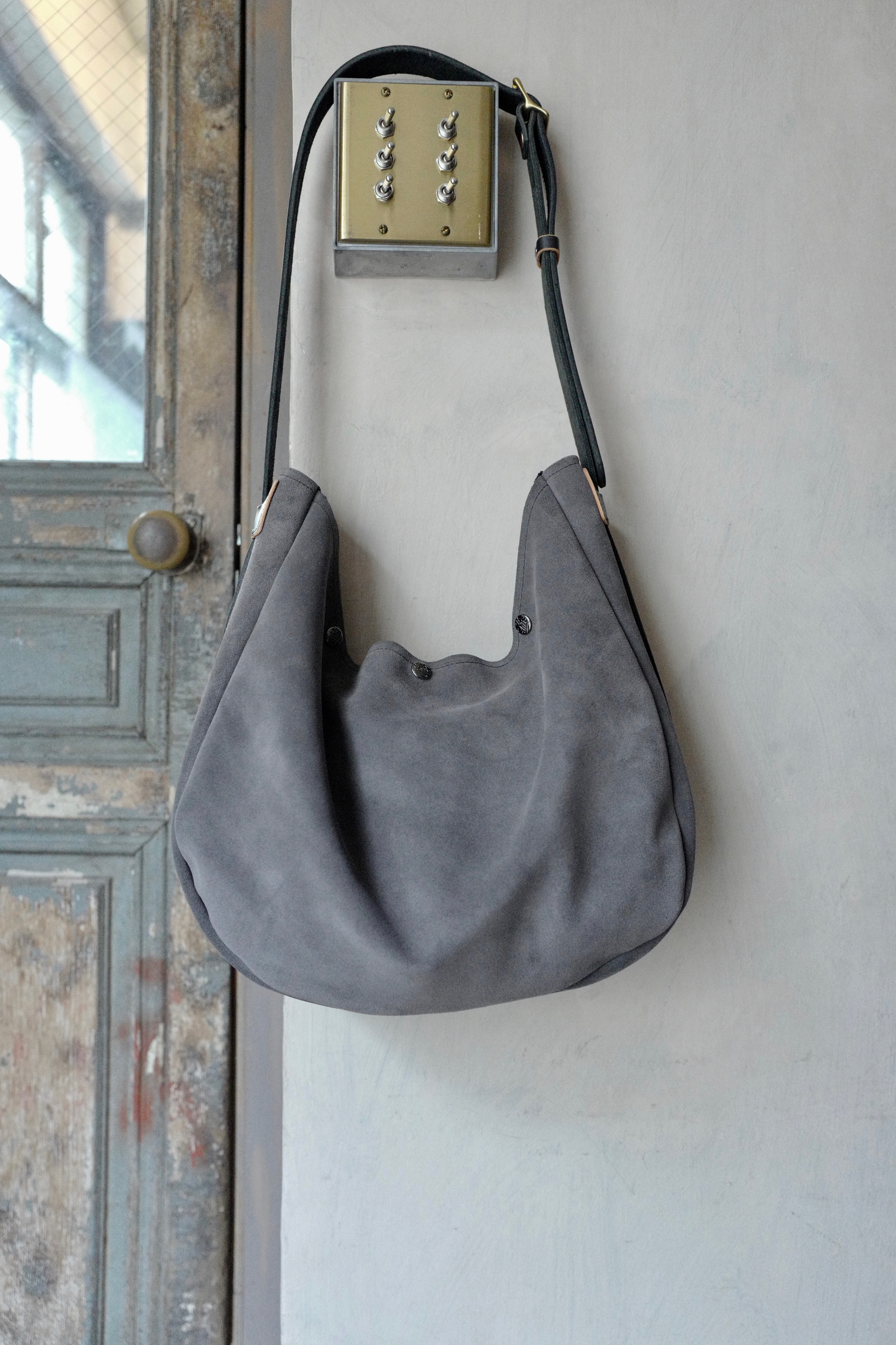 S.F.K 半月型包 ／月塵灰 ( Moon Grey  / Suede)  須事先詢問現貨數量或預定後製作 pre-order