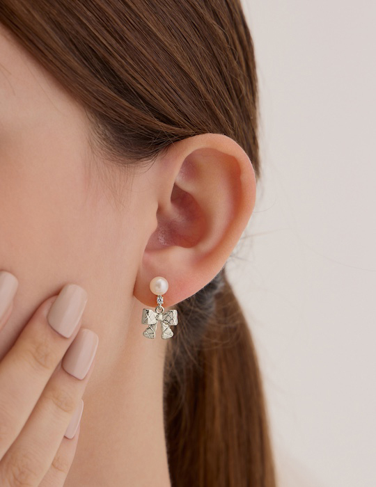 氣質珍珠菱格蝴蝶結。銀針耳環(銀)