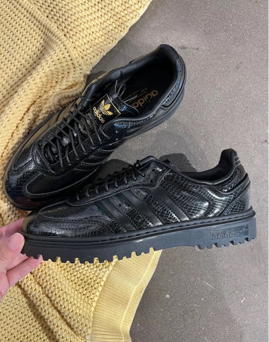 adidas Samba WTR 黑色防潑水復古板鞋 男女同款 潮人必備休閒鞋🔥Aug25