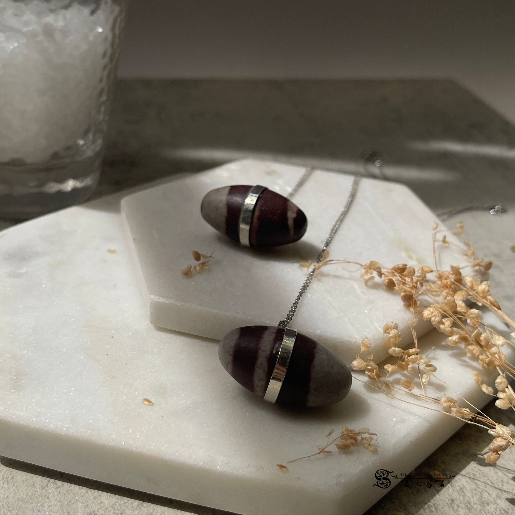 《神印之石》印度神石925銀飾一顆石頭守住你的命運節奏吸走負能量化解外界干擾並在寧靜中啟動命運的另一個開關  - 光之薩滿