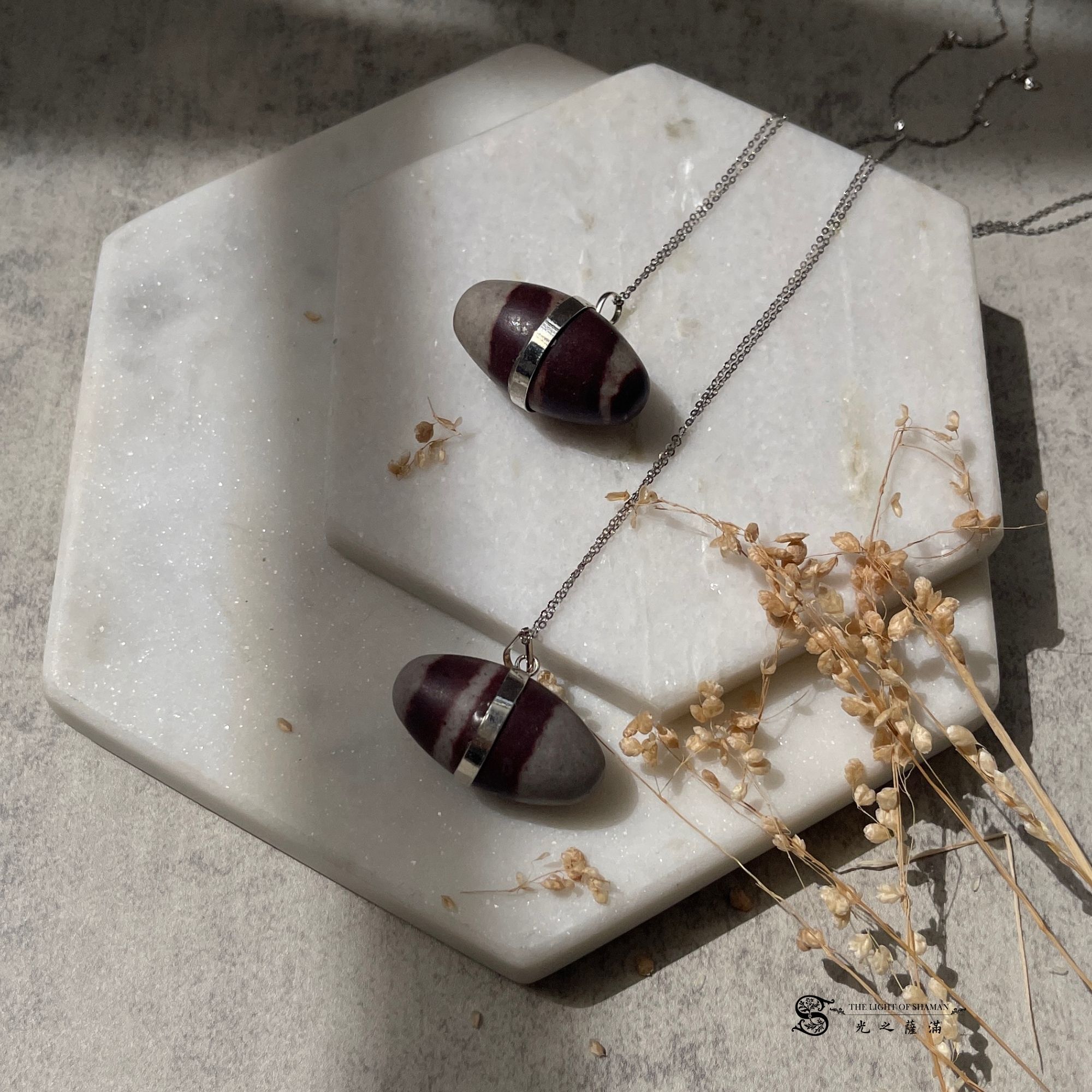 《神印之石》印度神石925銀飾一顆石頭守住你的命運節奏吸走負能量化解外界干擾並在寧靜中啟動命運的另一個開關  - 光之薩滿