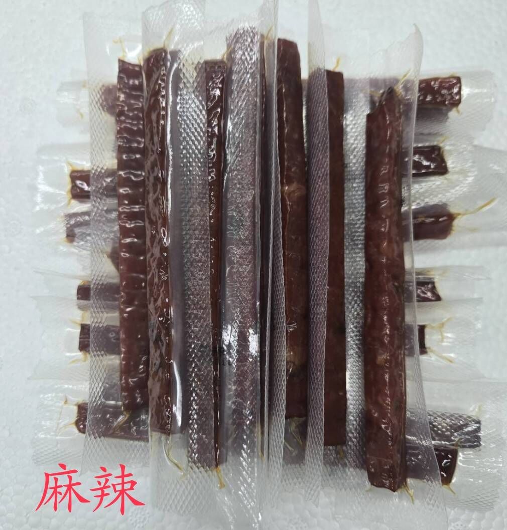 芸彰雪藏豬~麻辣筷子豬肉乾180g/袋