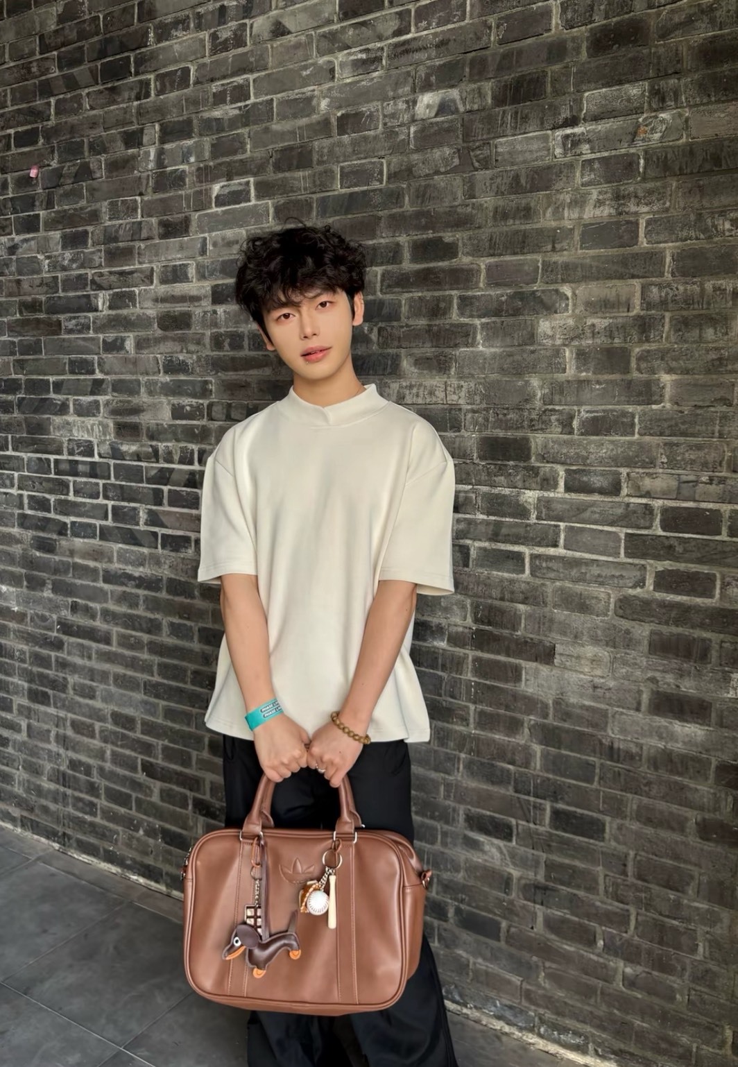 adidas 三葉草 時尚簡約PU手提包 💼 公文包 單肩斜背女包 柔和棕色百搭款 Aug25