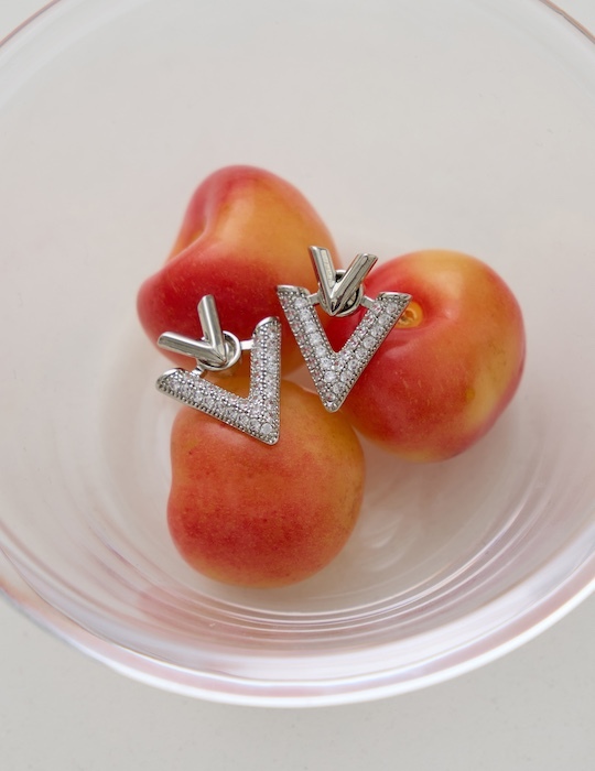 滿鑽V字兩戴式。銀針耳環