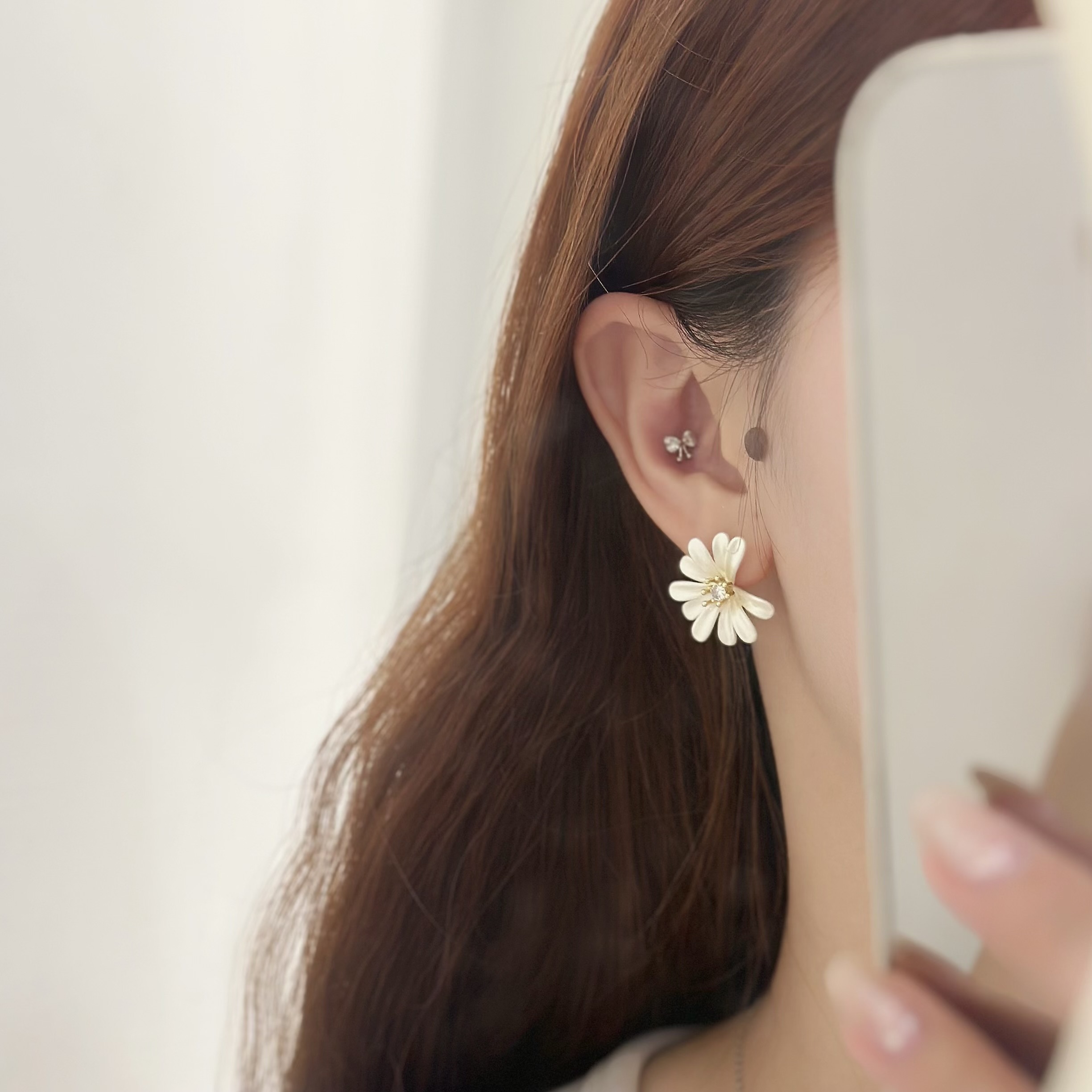 Q112鋯石開口雛菊耳針