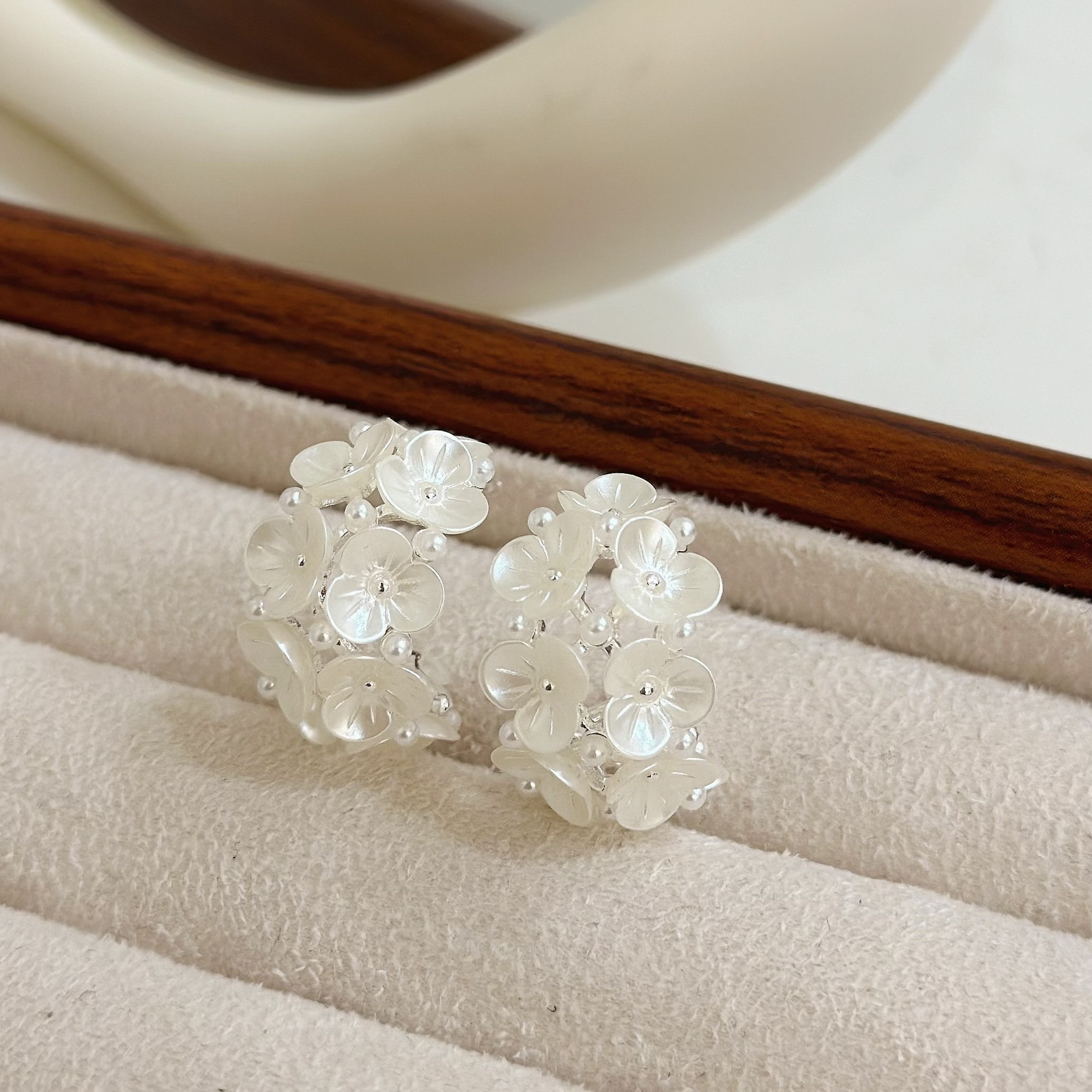 Q131珍珠花朵c字圈