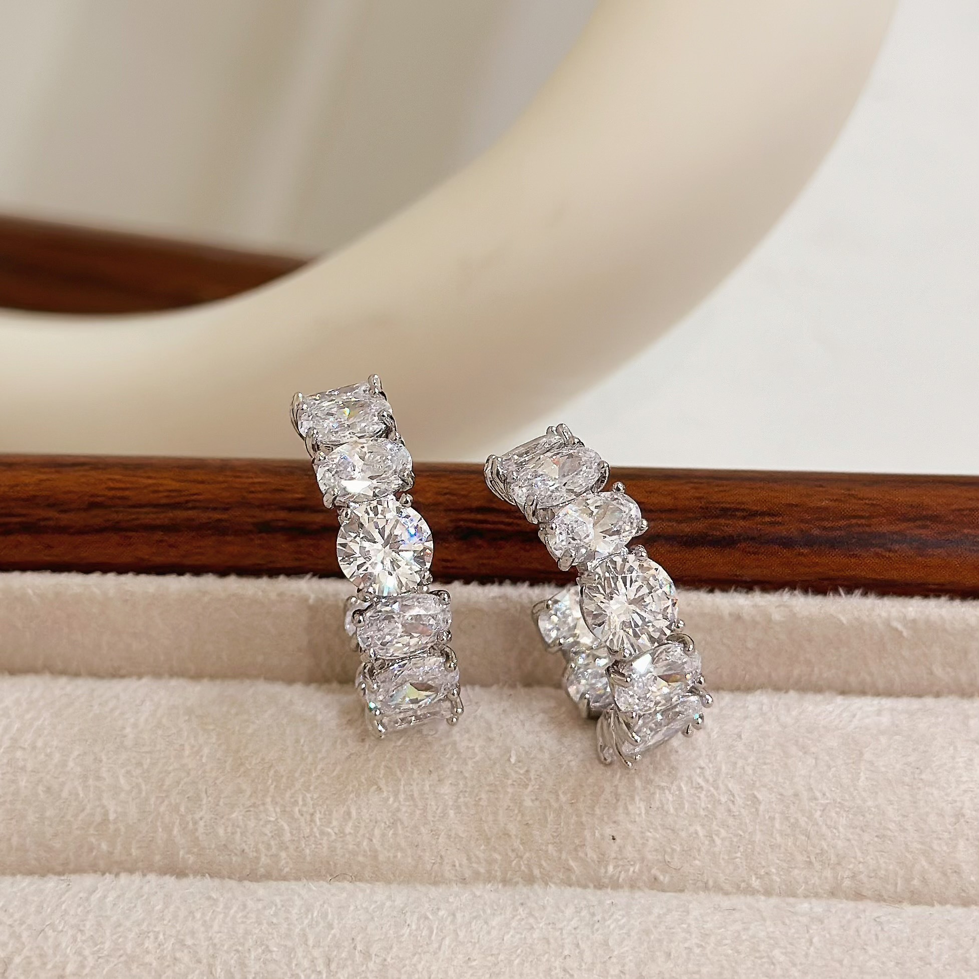 Q132排鑽鋯石c字圈