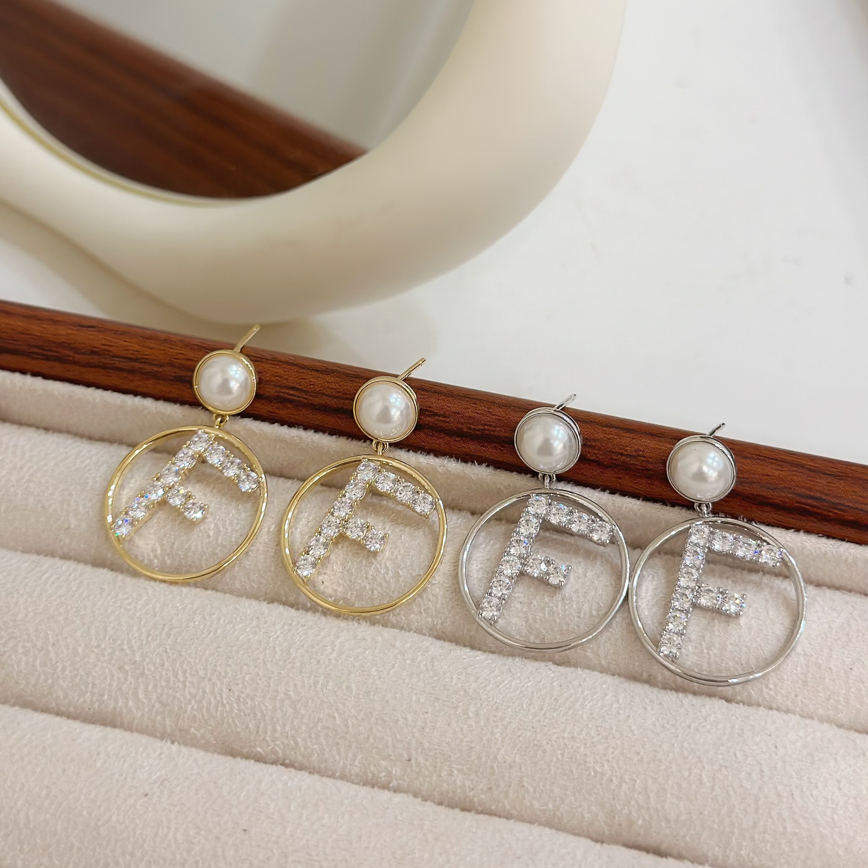 Q133珍珠排鑽字母垂吊