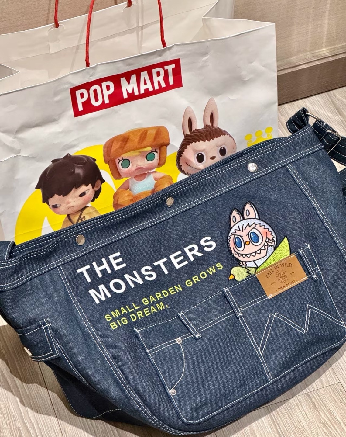 泡泡瑪特 Labubu 春天野在家 牛仔手提包 可愛圖案 單肩斜背 情侶款藍色包包 Aug25