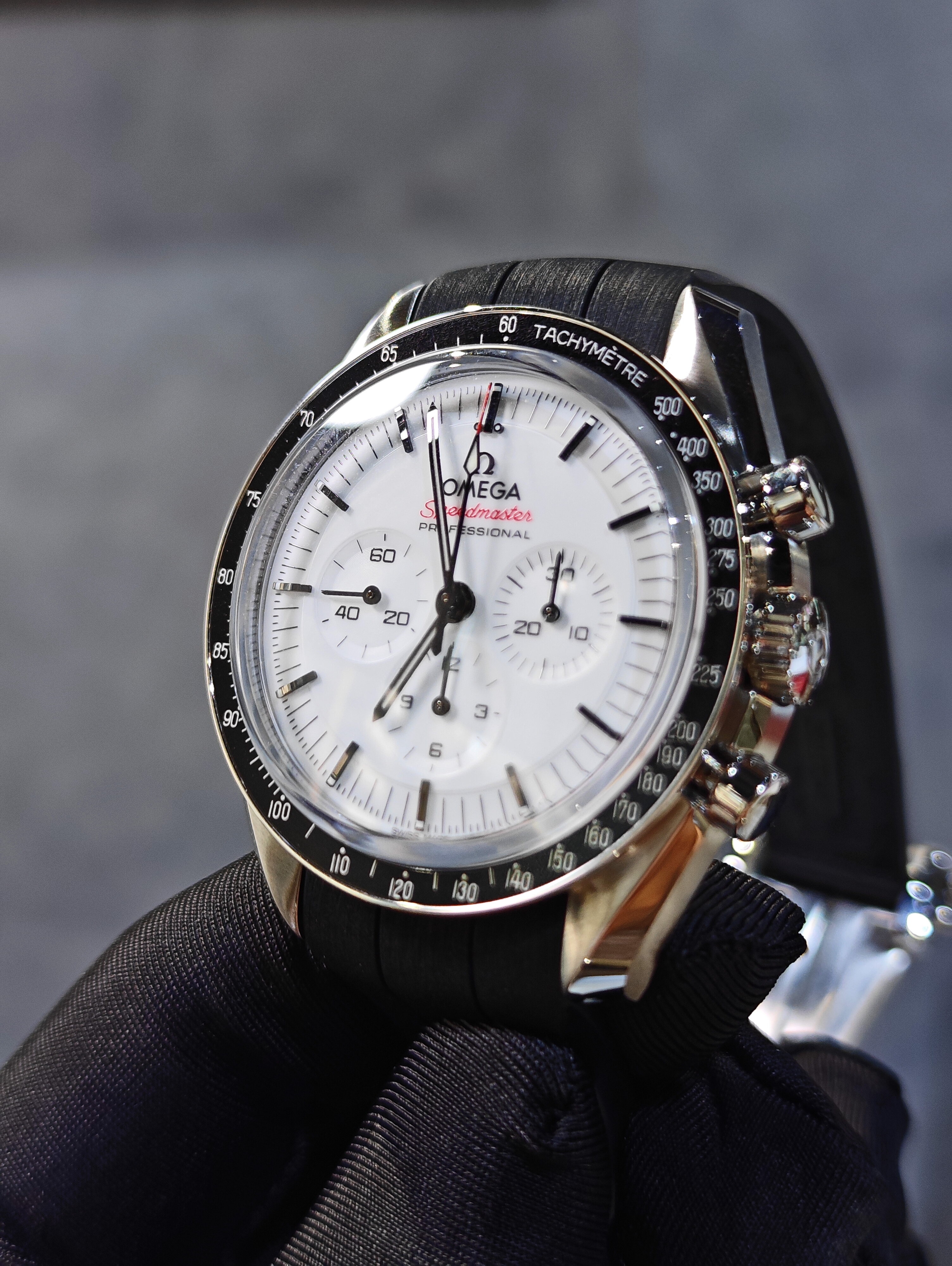 BRAND NEW OMEGA SPEEDMASTER 310.32.42.50.04.001 31032425004001  white Moonwatch Professional 42MM STEEL ON  RUBBER STRAP