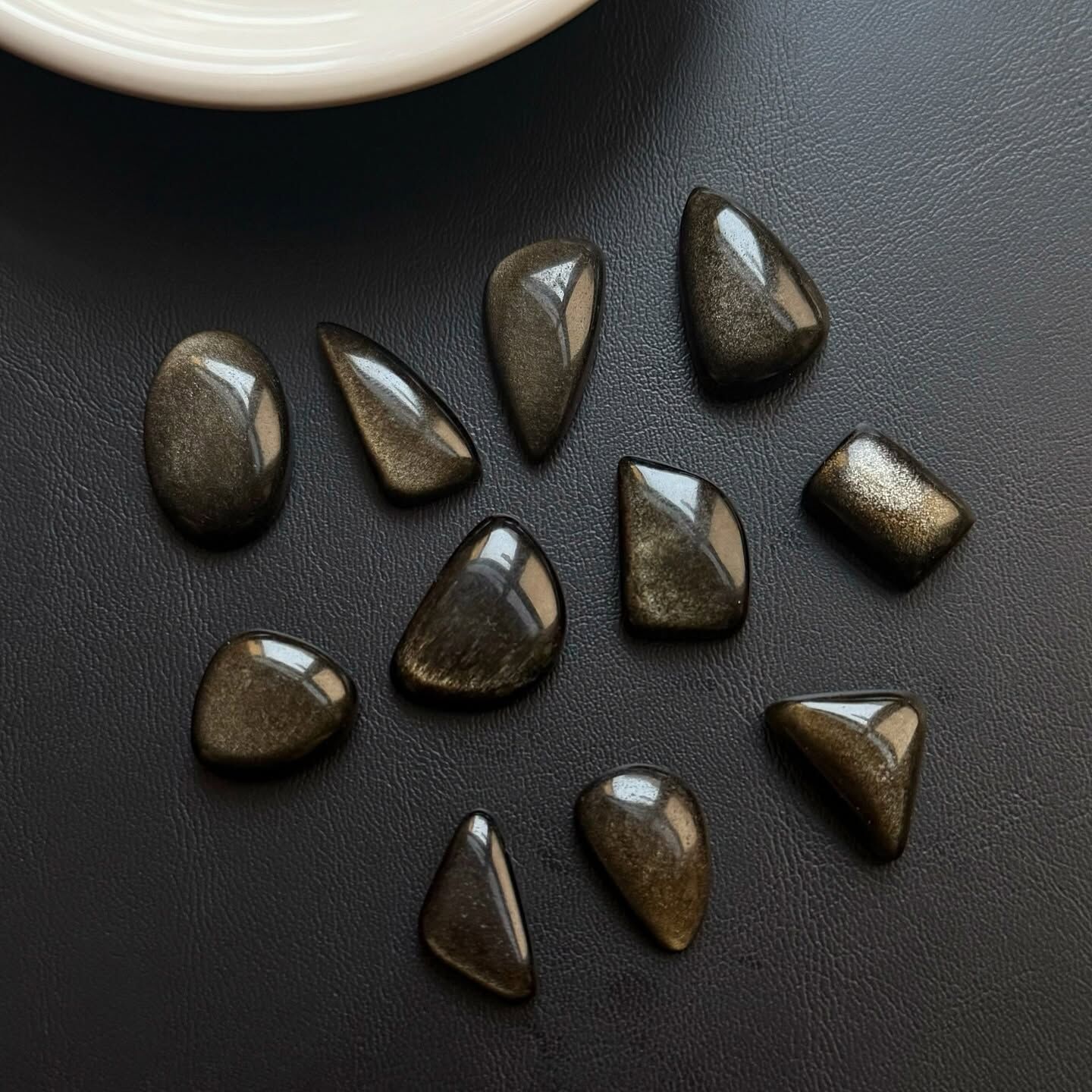 [原石] 金曜石 水晶蛋面