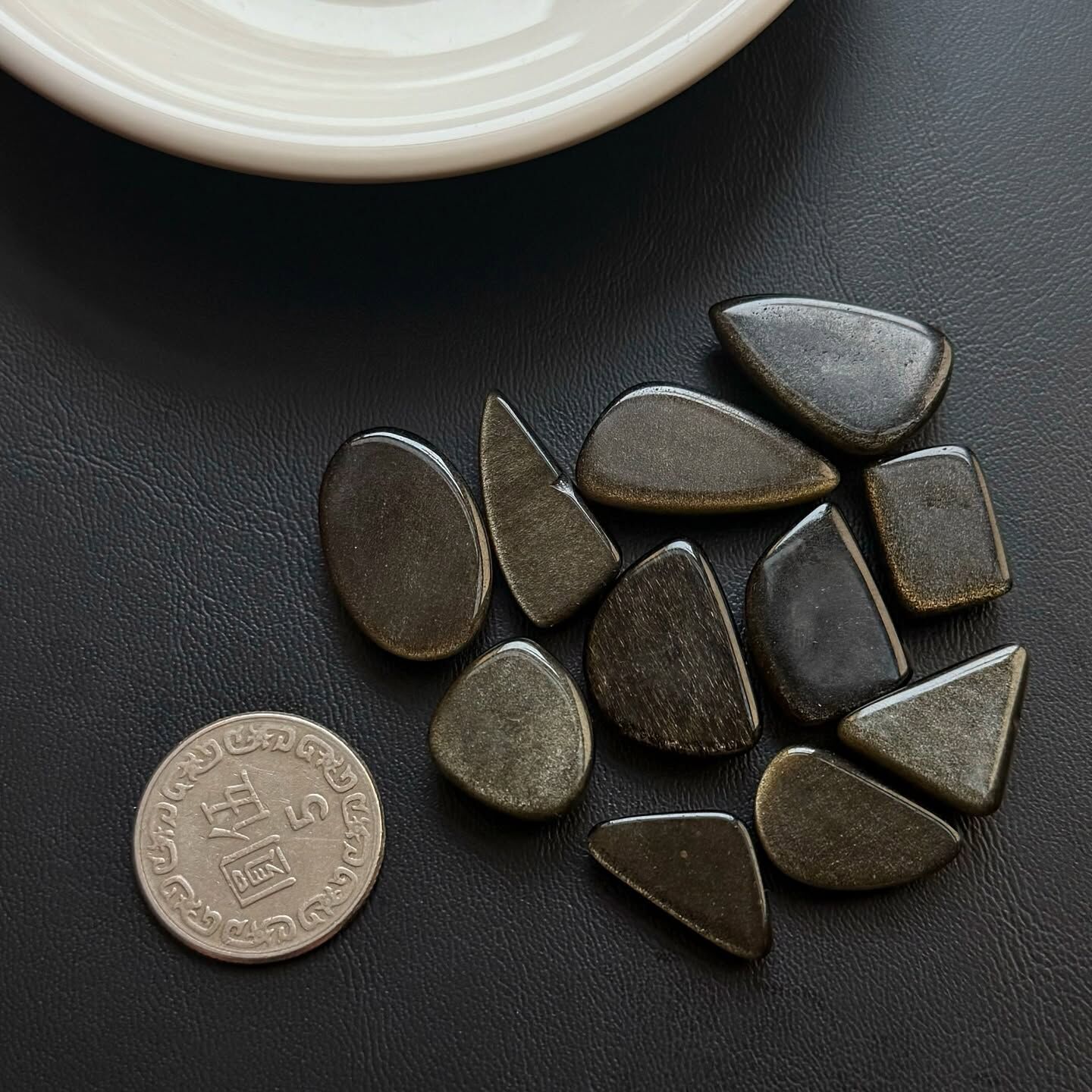 [原石] 金曜石 水晶蛋面