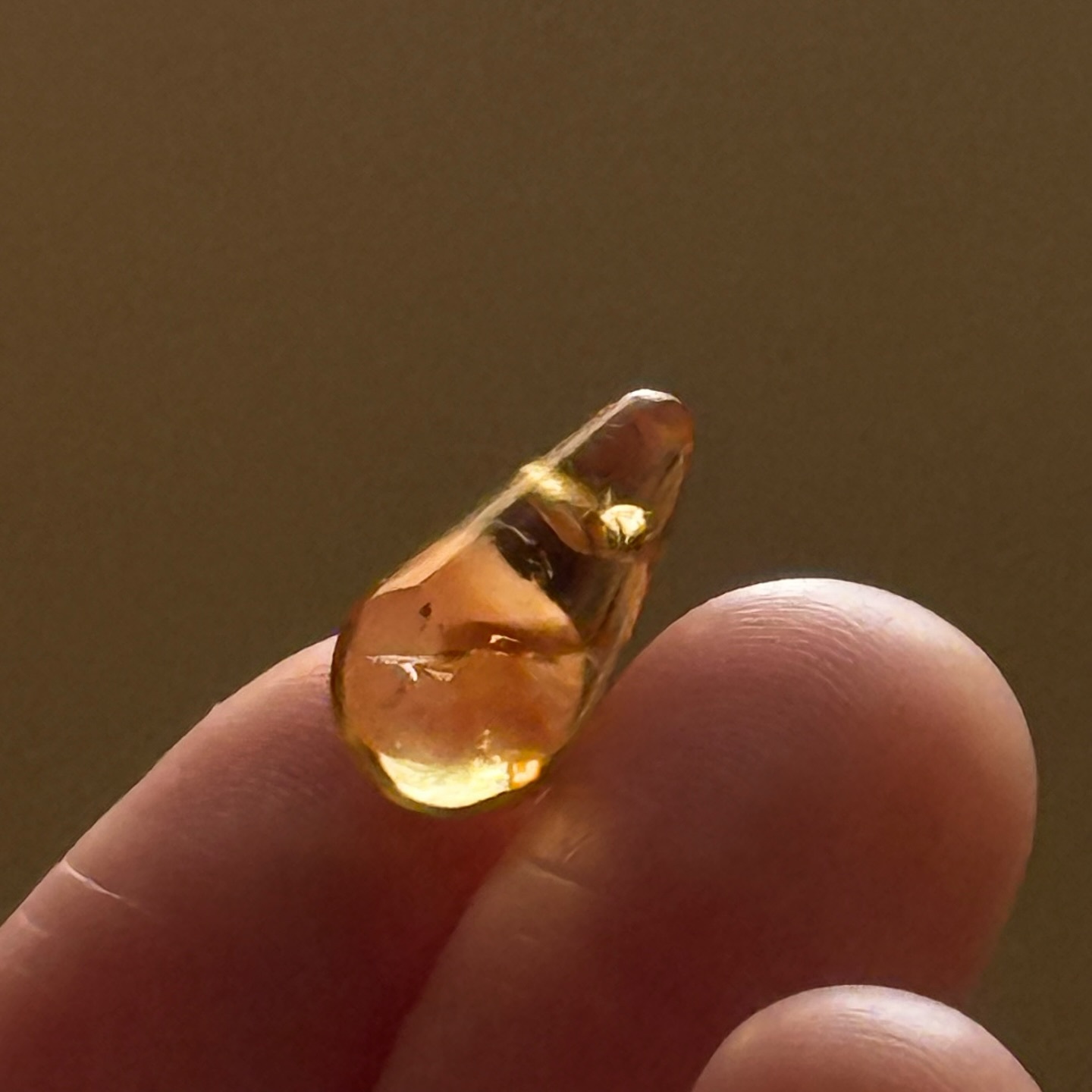 [原石] 黃水晶（有孔）水滴形