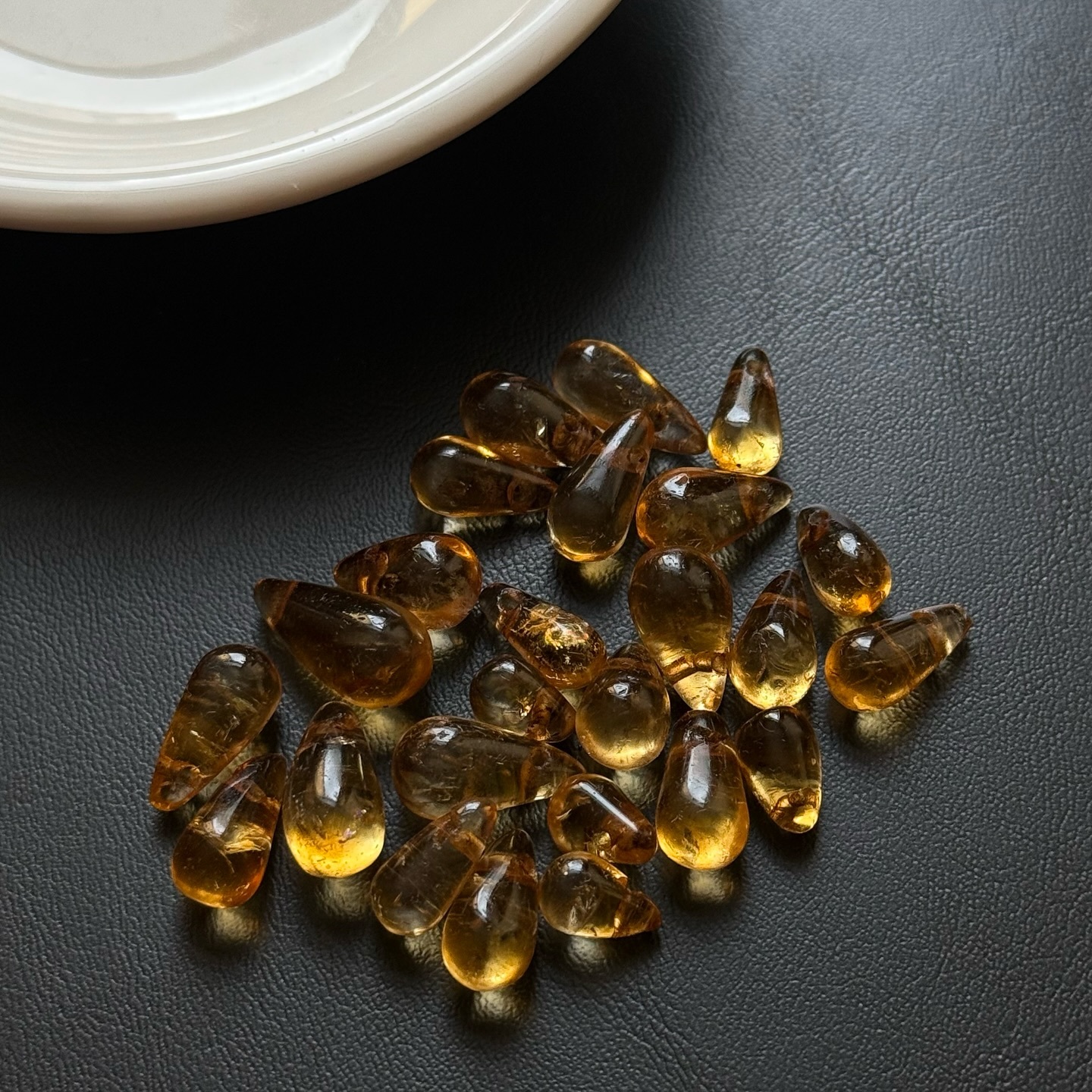 [原石] 黃水晶（有孔）水滴形