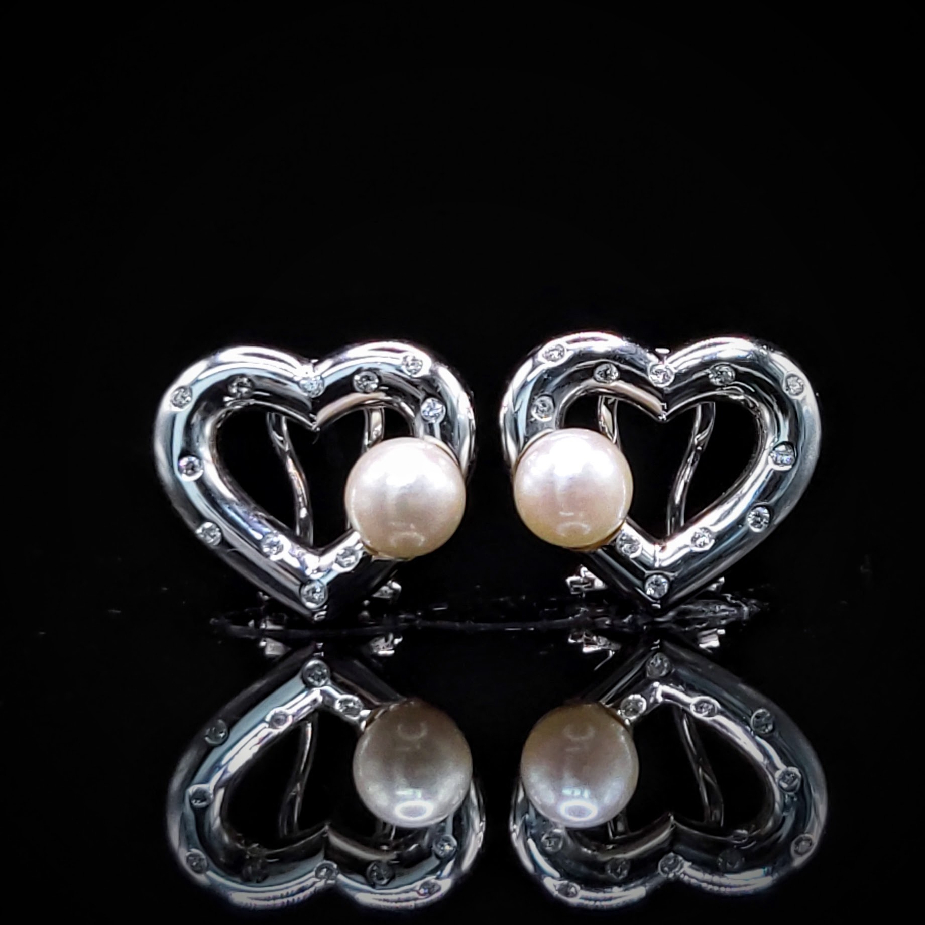 18K White Gold 0.16ct Diamond and Pearl Earrings