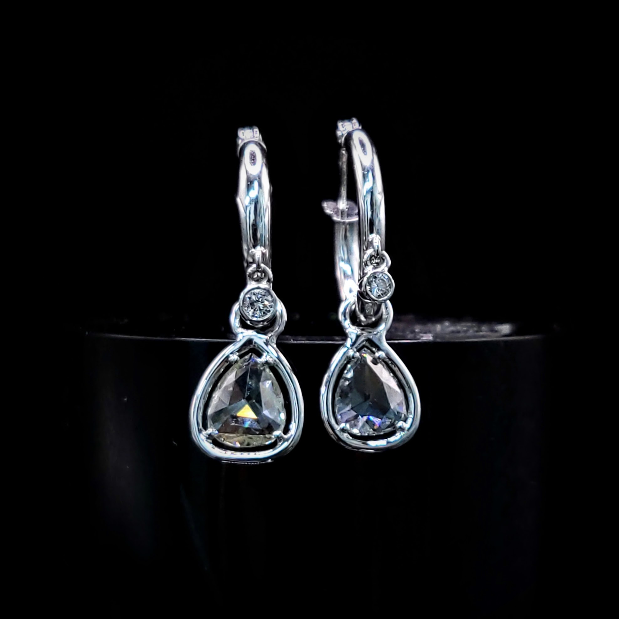 全新18K白金【主石80份鑽石】配小鑽共85份鑽石吊耳環