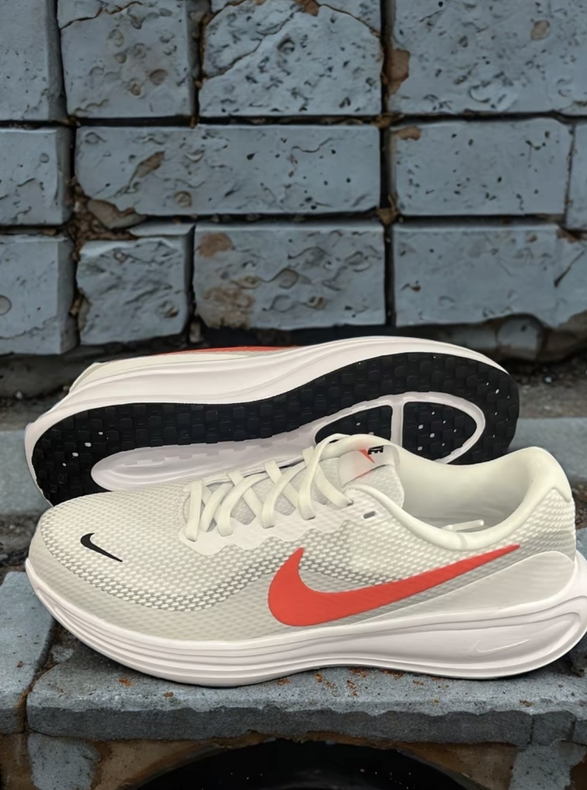 NIKE REVOLUTION 8 白紅