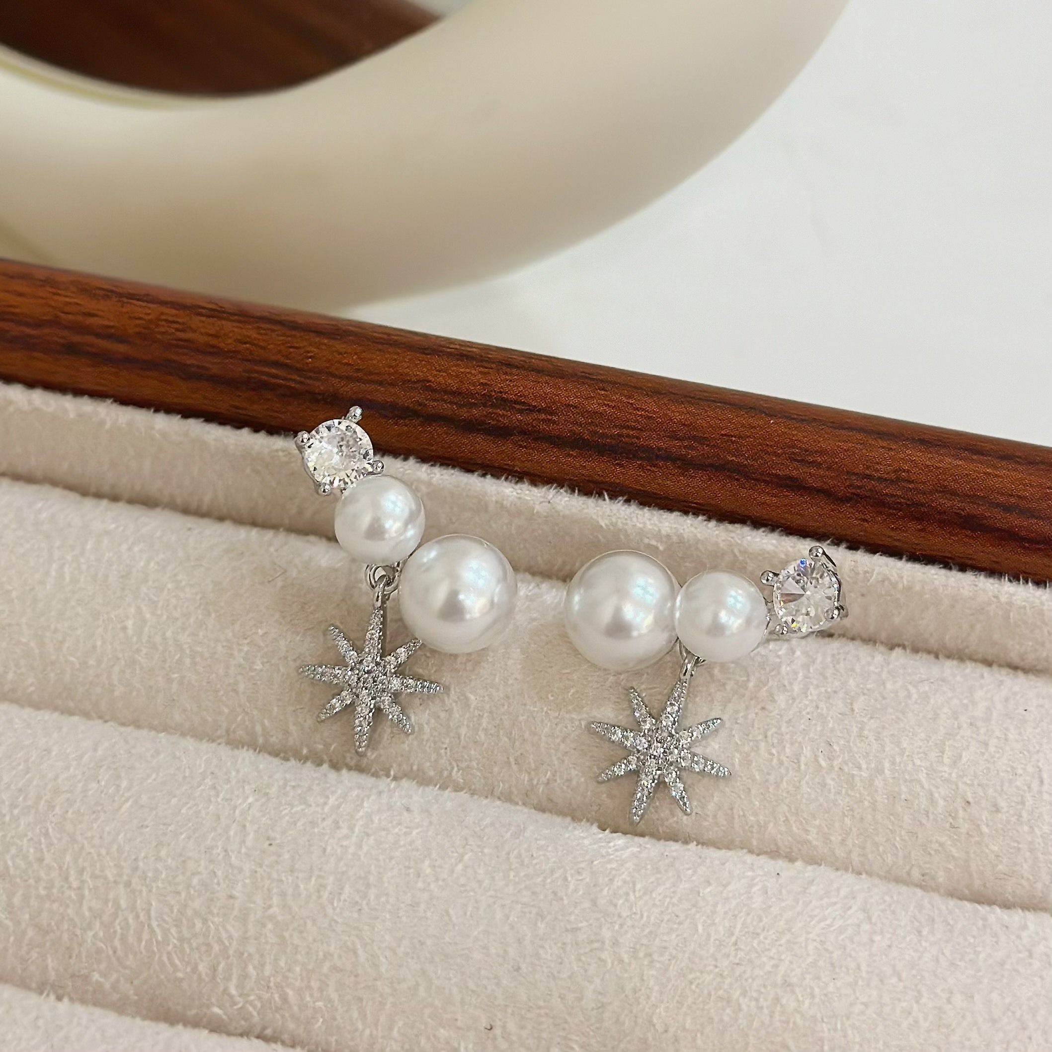 Q140珍珠排鑽星芒垂吊