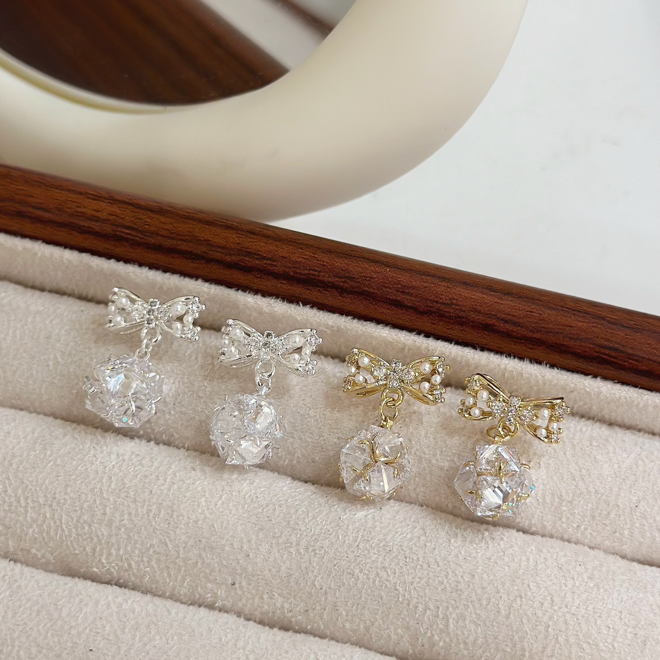 Q147蕾絲蝴蝶結鑽球垂吊