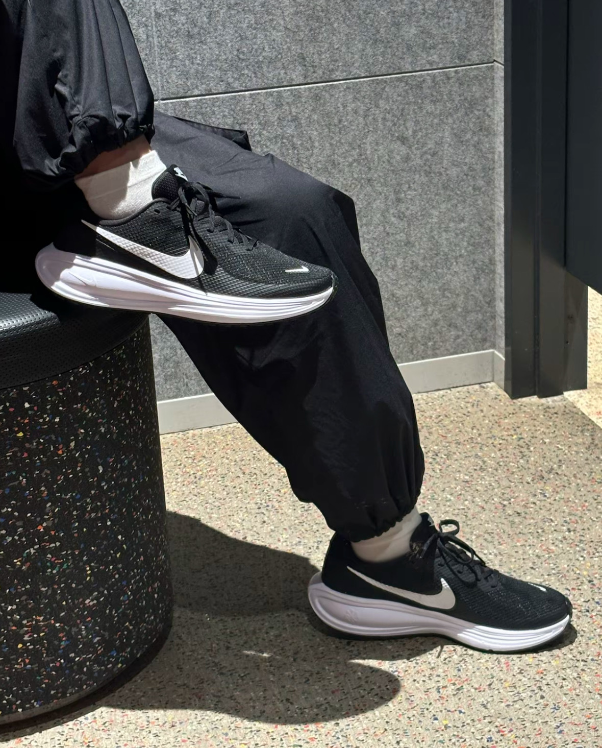 NIKE REVOLUTION 8 黑白