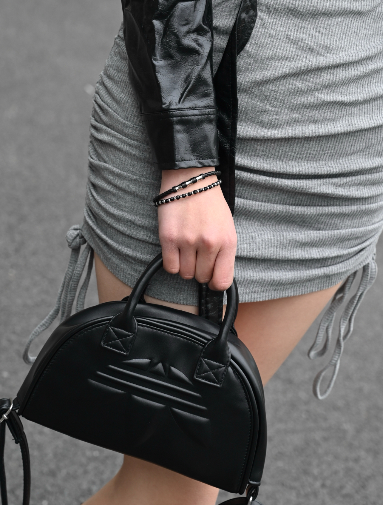 代購-adidas 大logo 暗黑風 韓國限定 單肩 側背 手提包  黑色