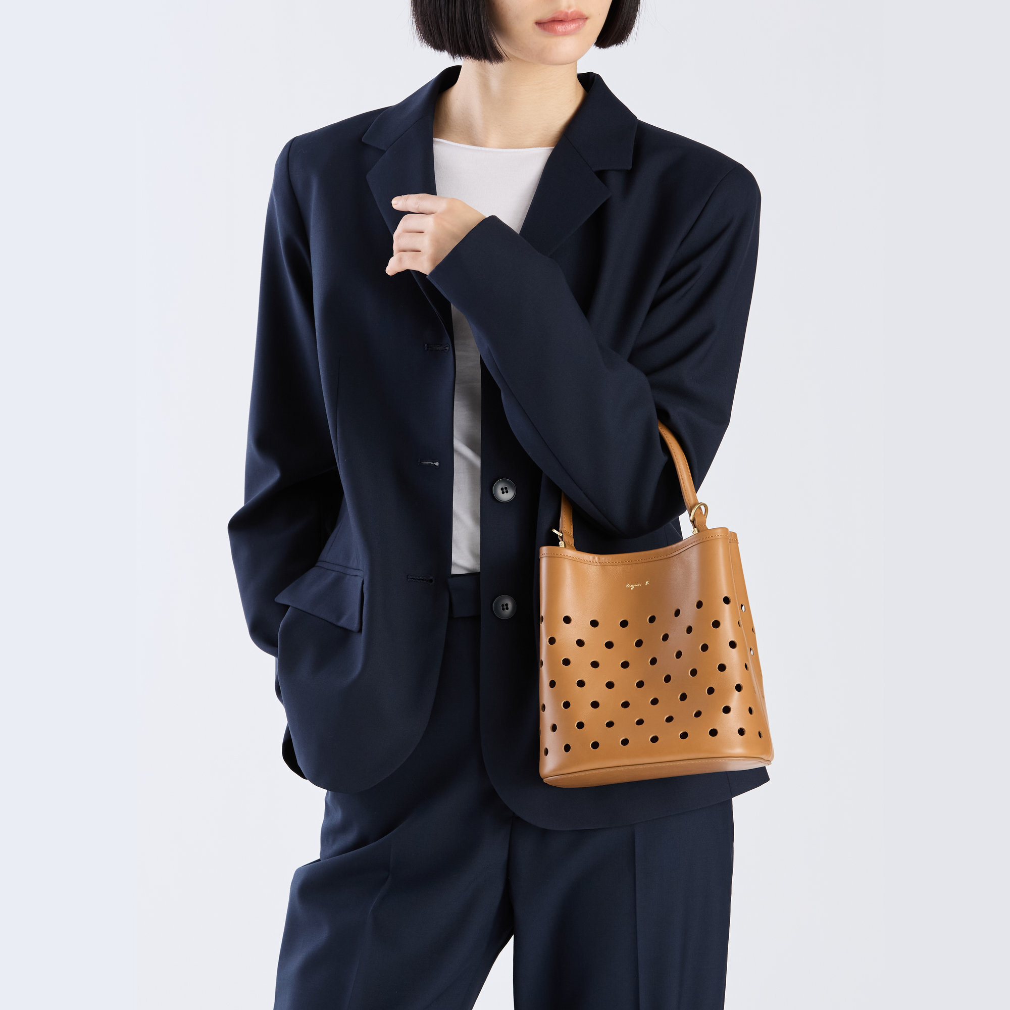 agnès b. 女裝皮革水桶袋