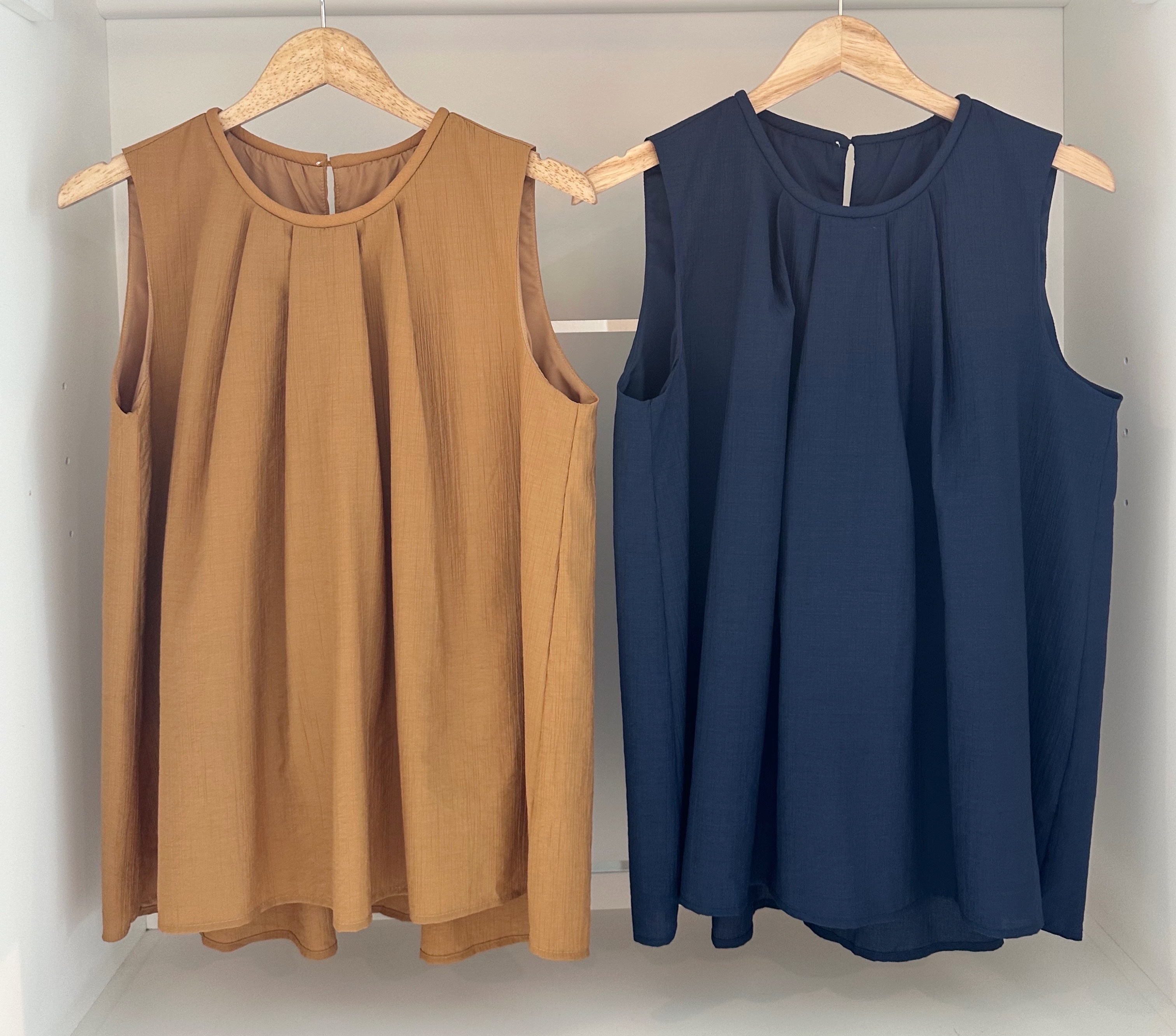 SLEEVELESS WRINKLED FLARE TOP