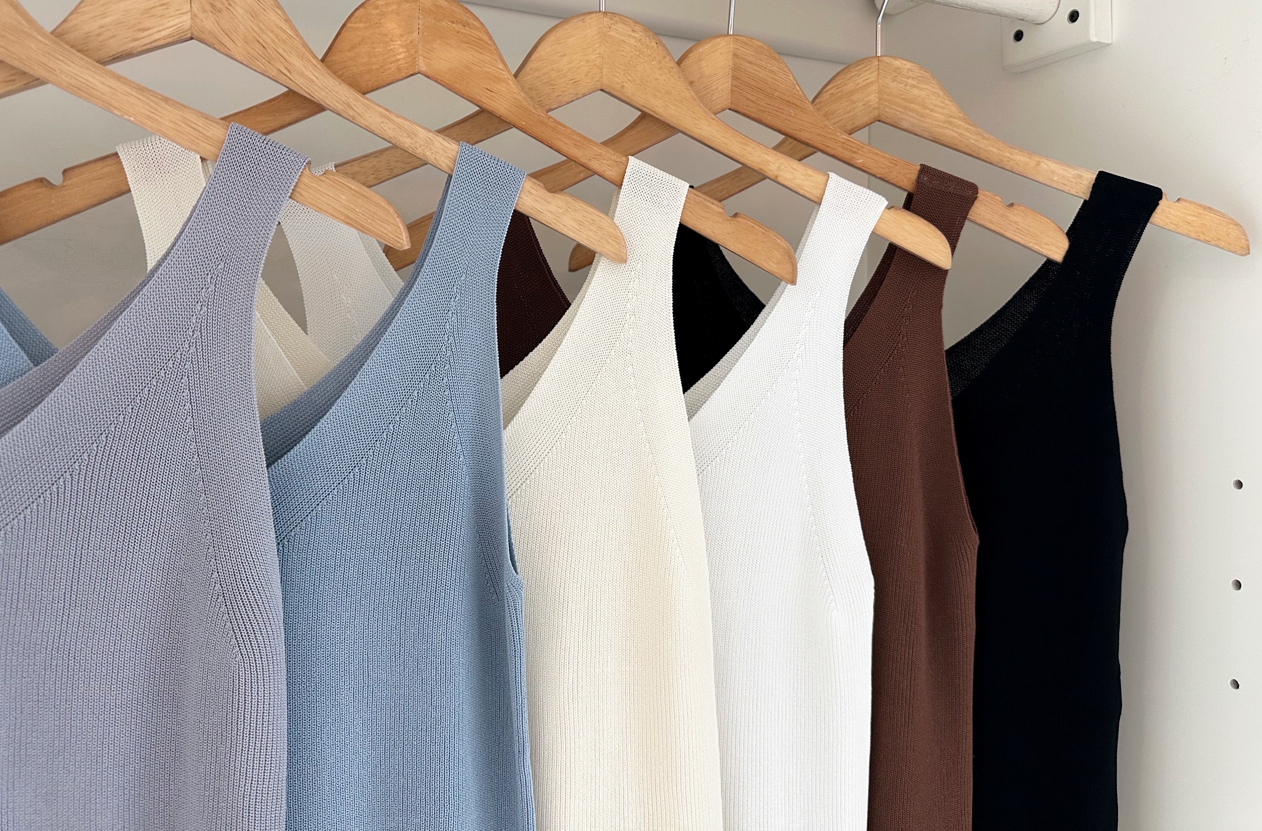 STRAP V NECK KNIT CAMISOLE