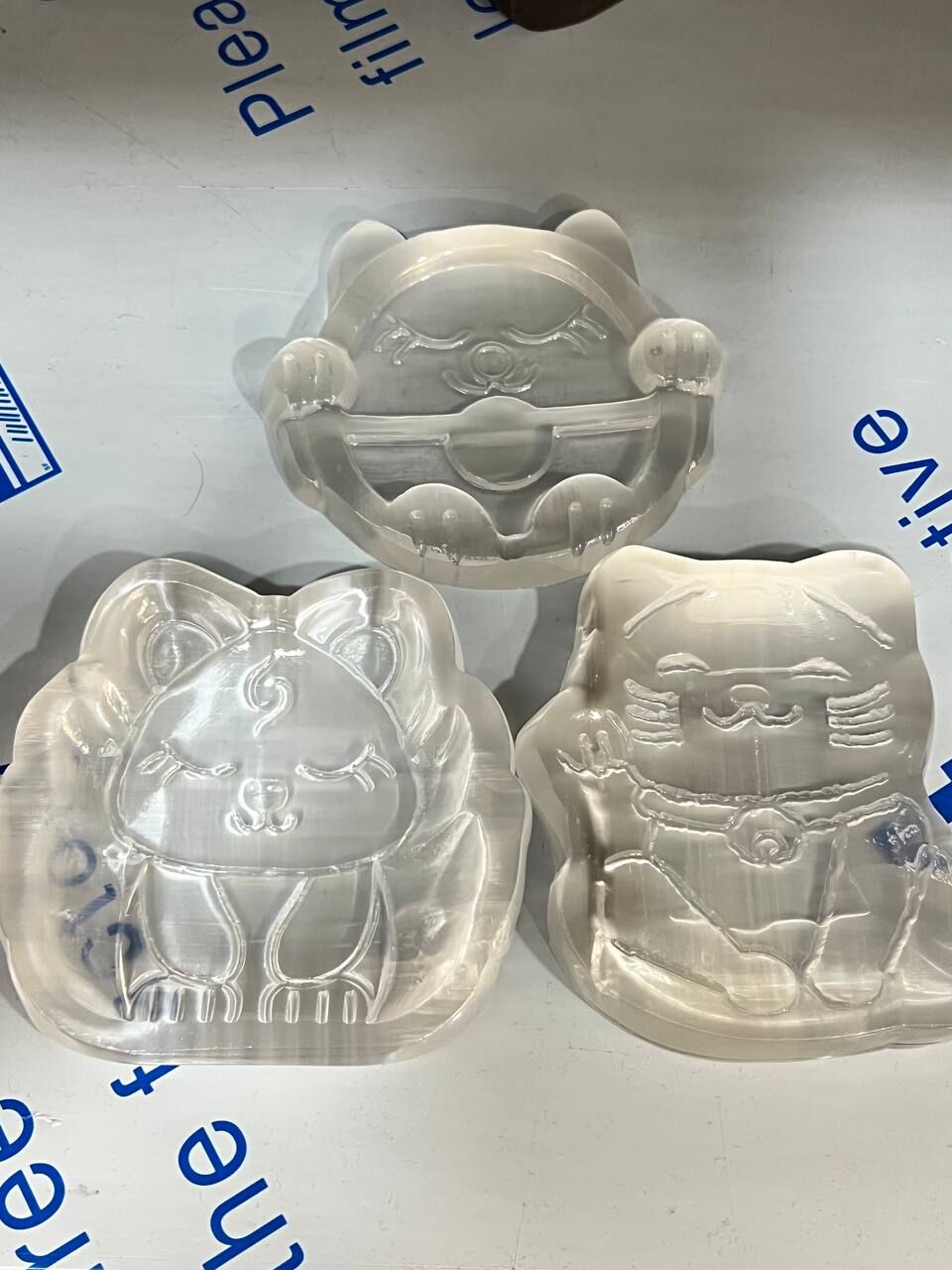 [S] GEMZ & CO 266 PALO SANTO SELENITE DISPLAY PLATE, V428 (V428)