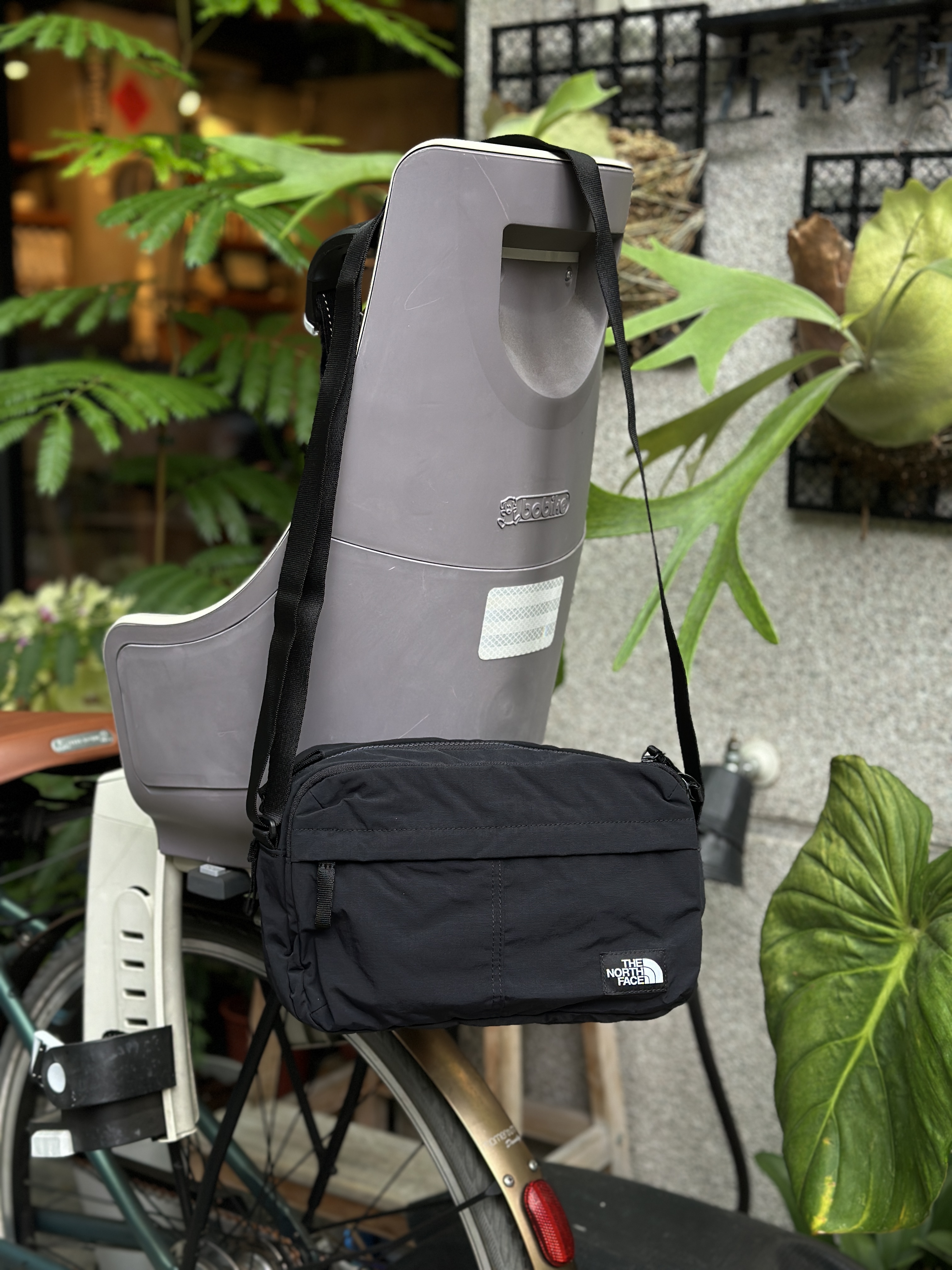 現貨】The North Face TRAVEL CROSS BAG M 北臉25年布標box 側背包