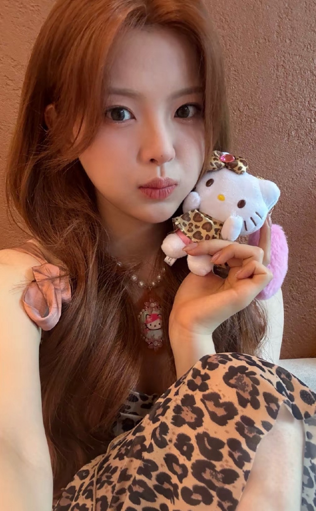 三麗鷗Hello Kitty 豹紋絨毛娃娃吊飾 楊超越同款 千禧Y2K風 可愛掛飾Aug25