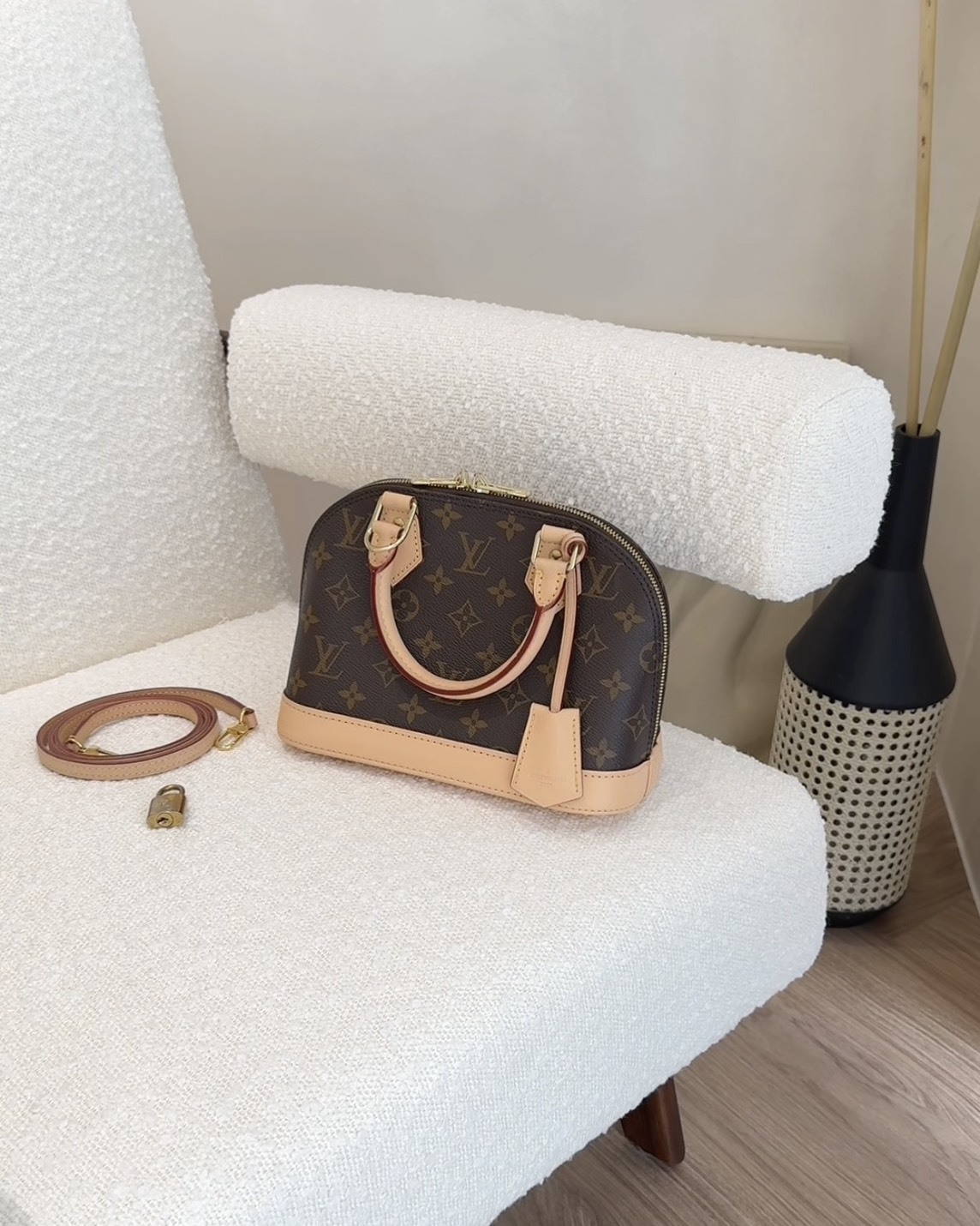 LV｜ALMA BB 貝殼包 棕色老花 M46990