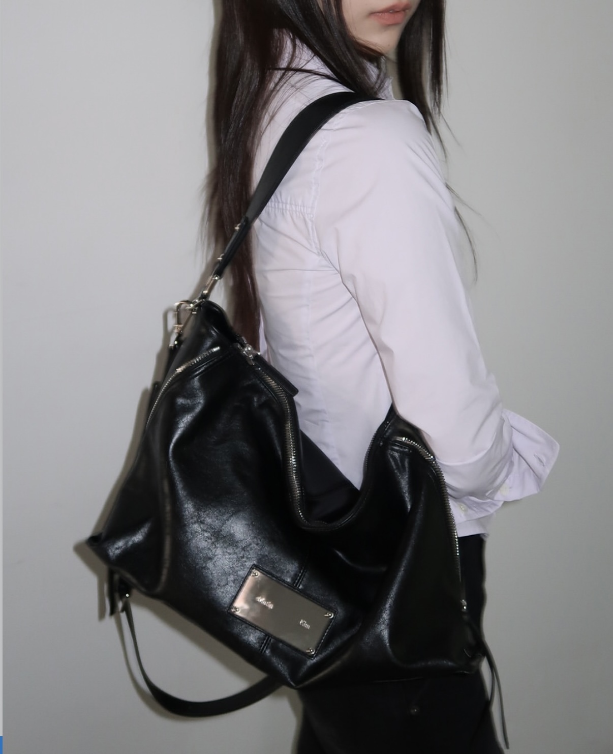 PRE ORDER) MATIN KIM SIDE ZIPPER SHOULDER BAG