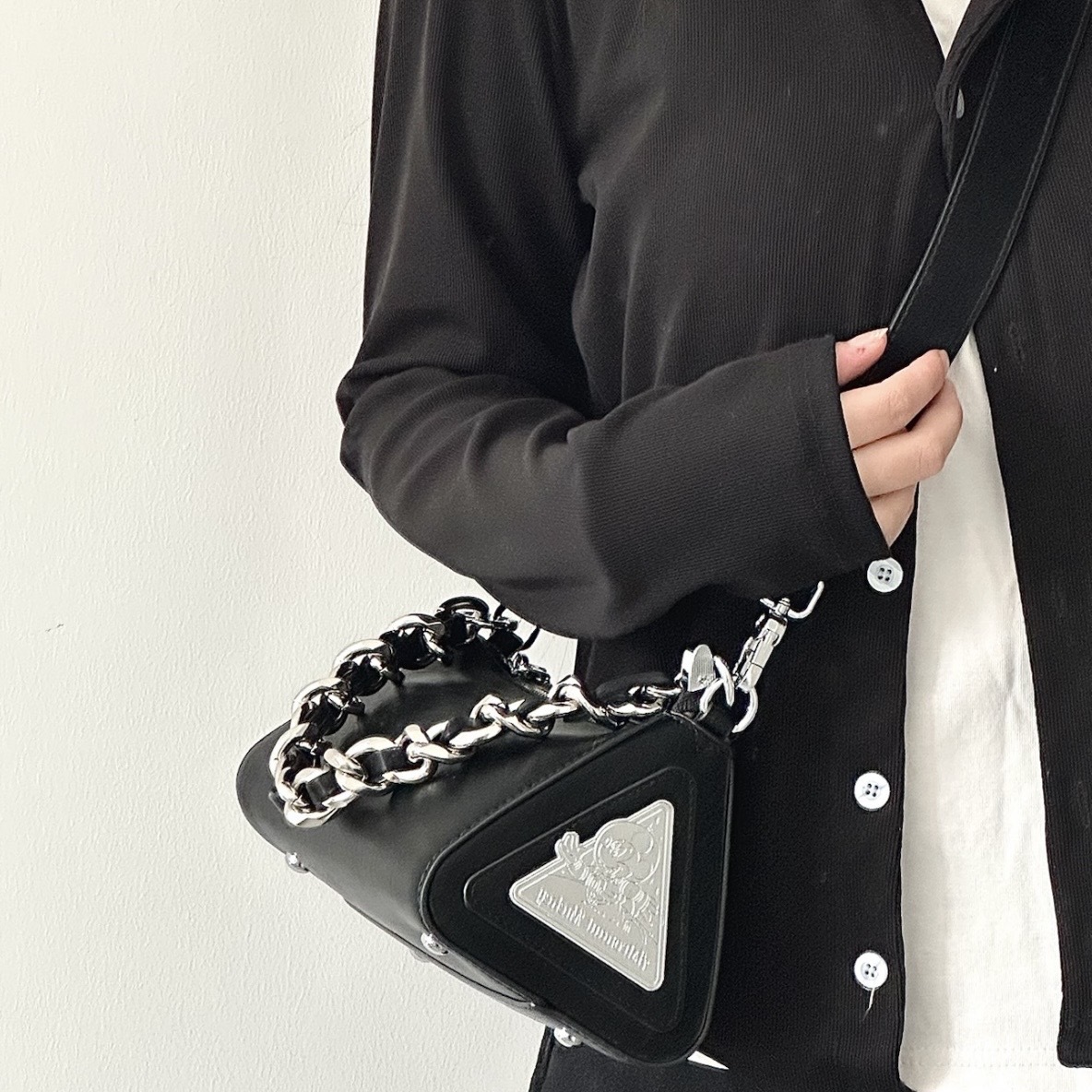 DISNEY 迪士尼 米奇 鐵牌 皮革 三角包 單肩包 斜背包 /現貨+預購