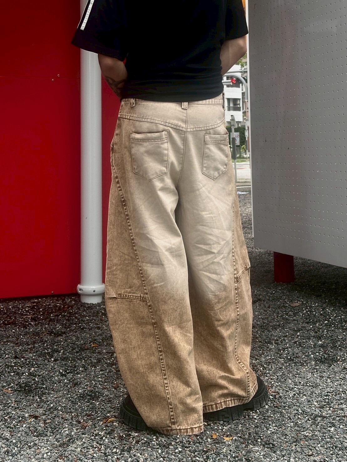 來點特殊色 刷破水洗 髒髒彎刀褲