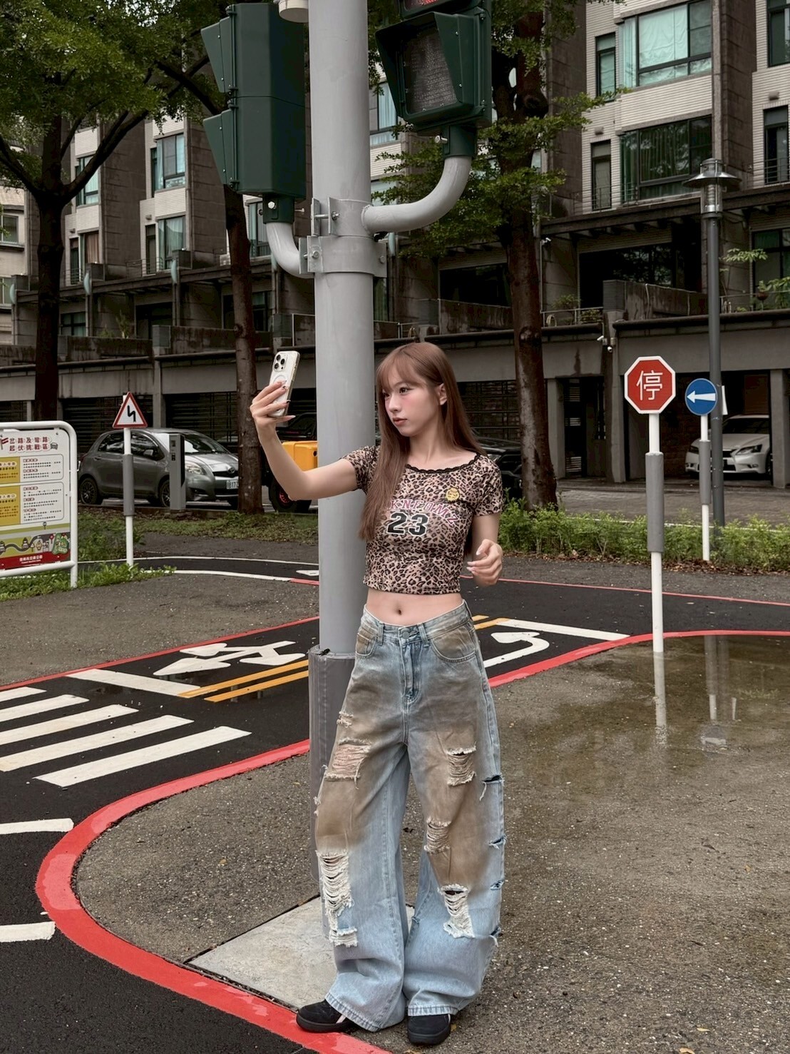 叛逆廢土 做舊泥黃刷破牛仔褲