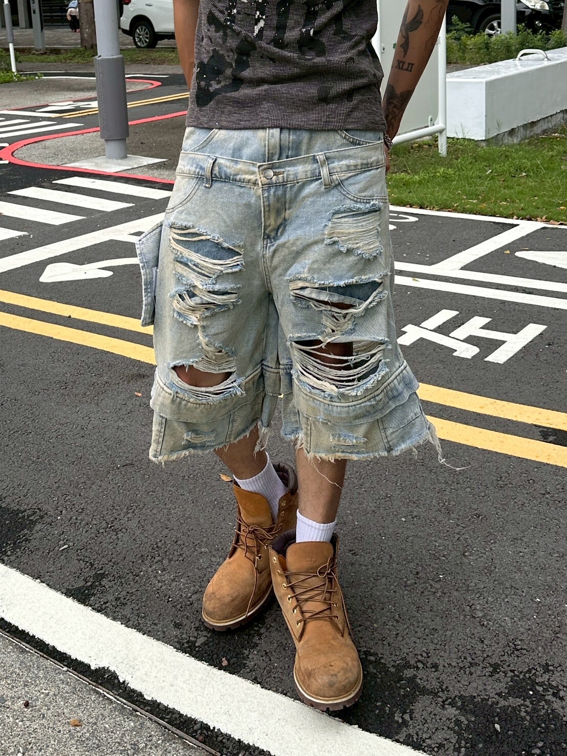 Justin bieber 疊穿雙褲頭刷破七分褲