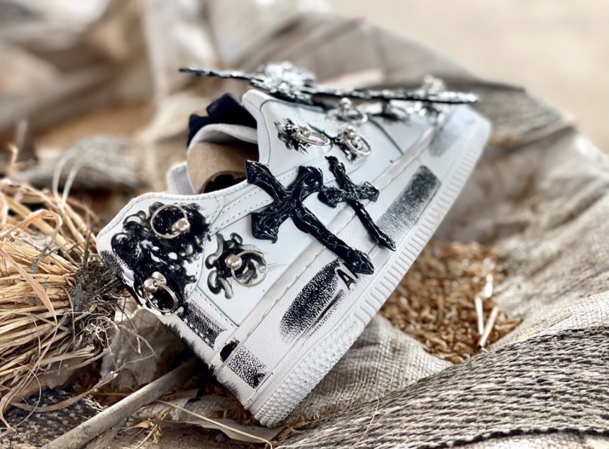 【訂製鞋款】NIKE AIR FORCE 1 AF1 暗黑骷髏 骷髏 暗黑系 十字架 重金屬 哥德式 DH2920-111(TeamY-女款骷髏黑白)