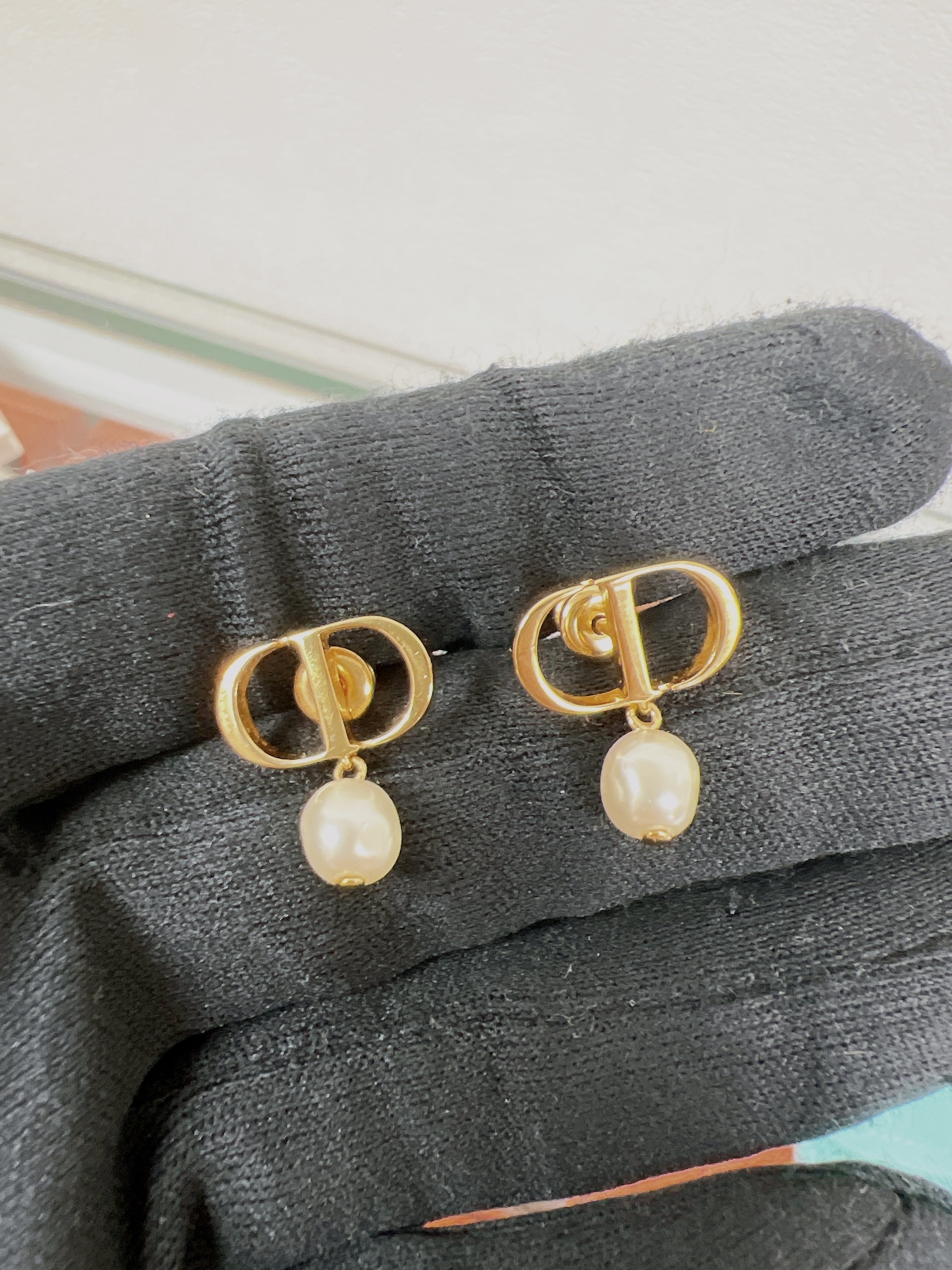 Dior petit CD pearl earrings