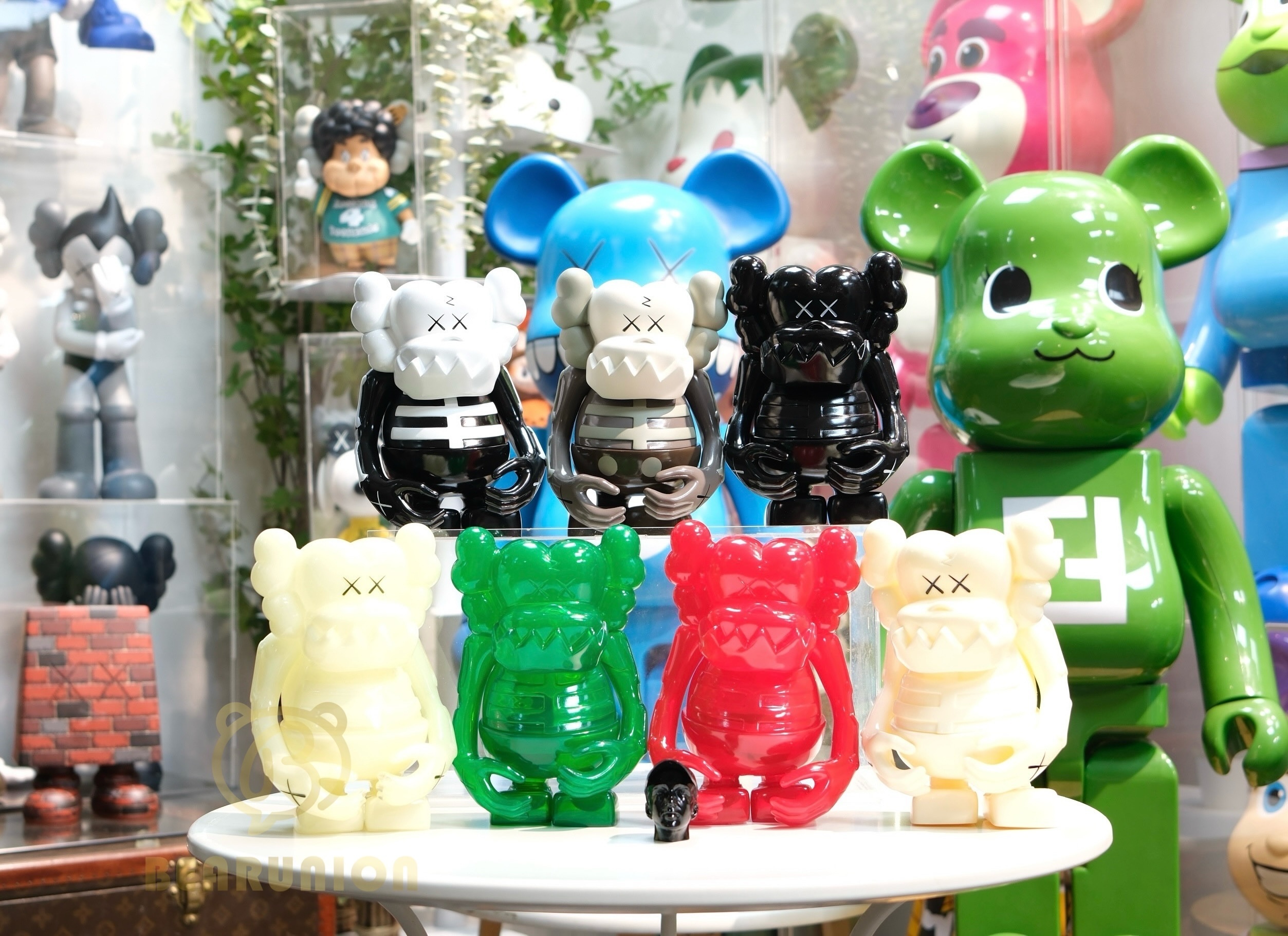 🥇現貨🥇 KAWS Bounty Hunter Full Set