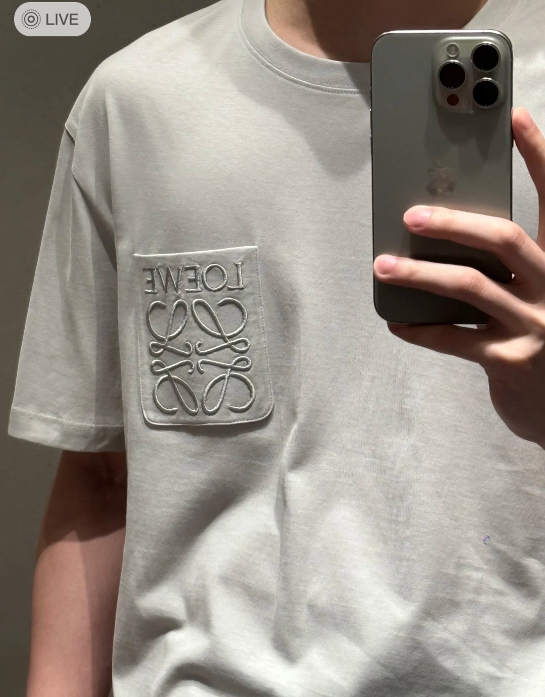 LOEWE 灰色刺繡Logo 口袋Tee