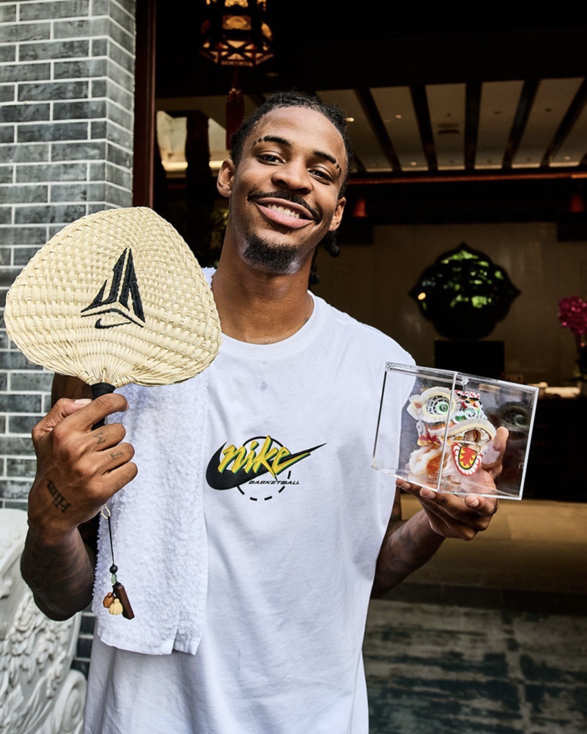 男款 NIKE M90 MOTO TEE Ja Morant 同款 白 黑 籃球 塗鴉背心 寬肩 落肩 籃球背心 白【IB4329-100】/ 黑【IB4329-010】JA 3