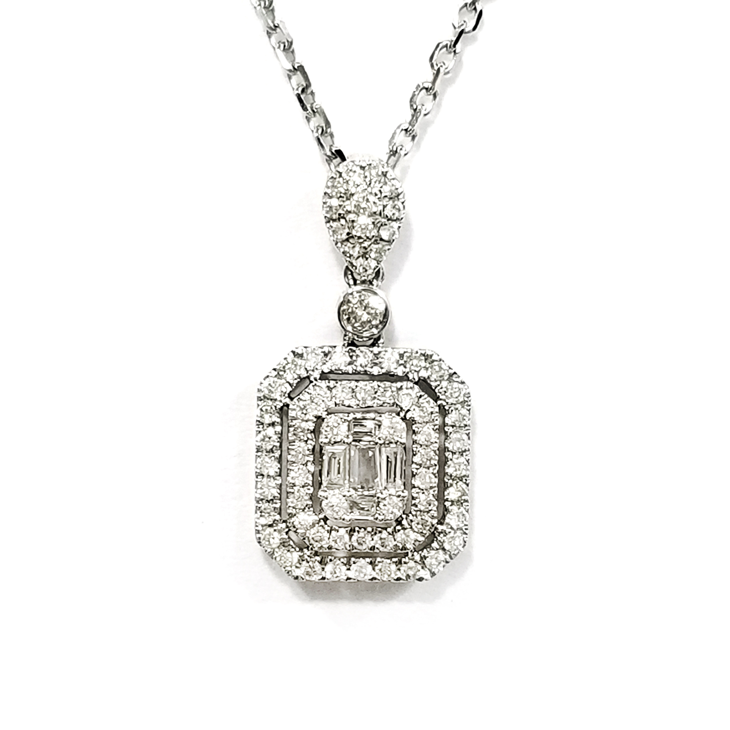 18K白金天然鑽石圓形梯方吊墜