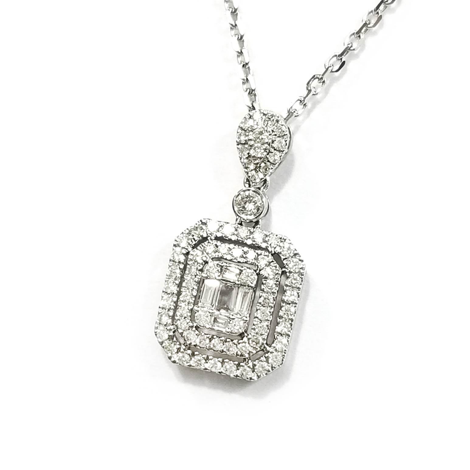 18K白金天然鑽石圓形梯方吊墜