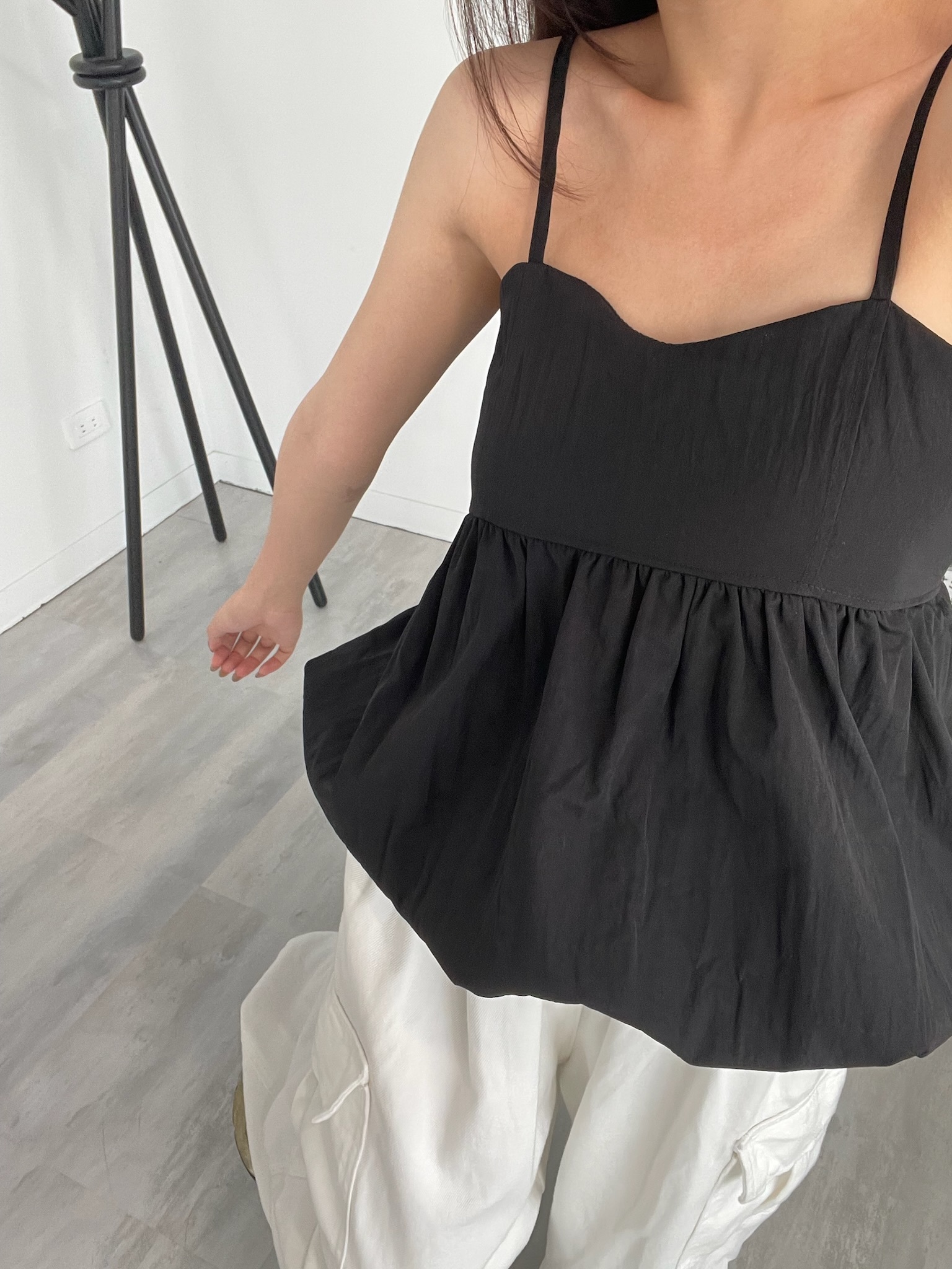 燈籠細肩帶上衣