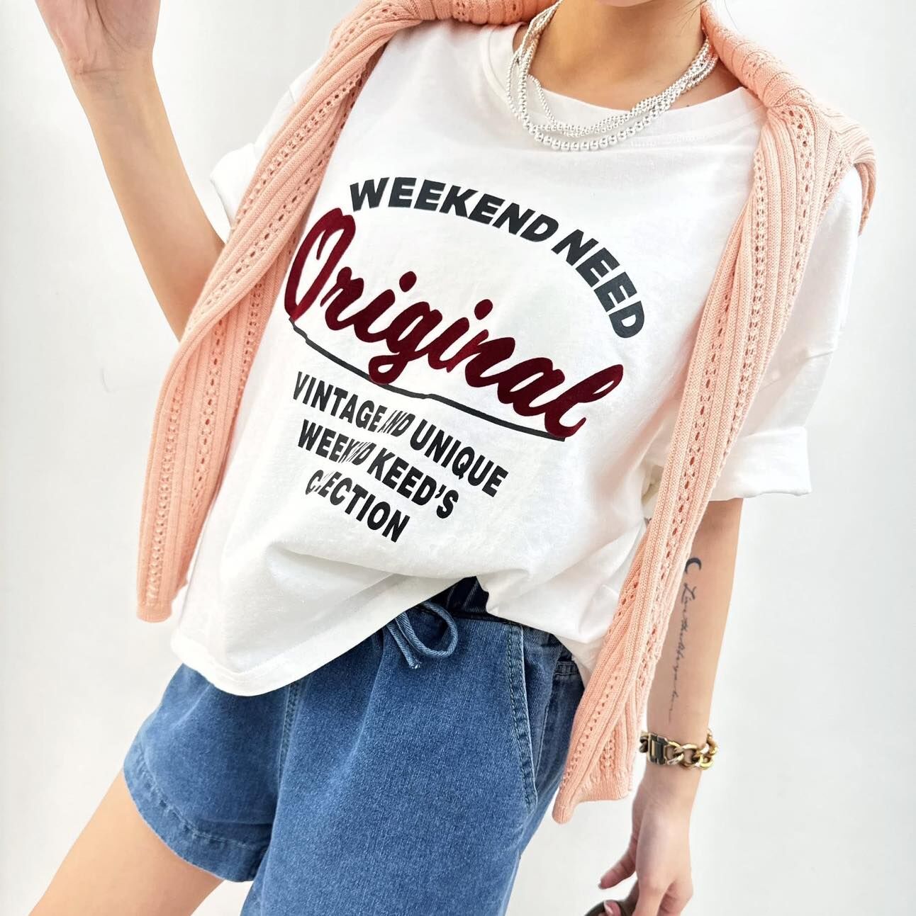 【時髦百搭的美式配色字母洗水棉tee】（現貨）