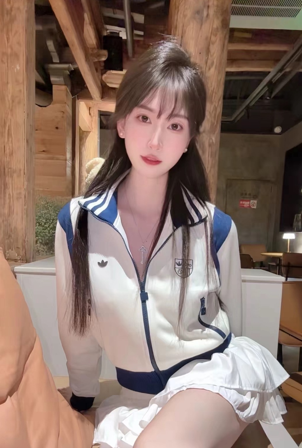 adidas 三葉草 復古撞色運動外套 立領針織長袖 休閒風格 女款 白色漢玉白✨Aug25