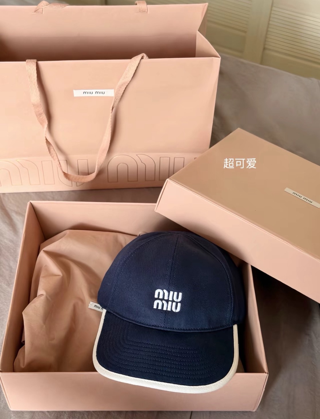 MIU MIU 刺繡徽標鴨舌帽 情侶款棒球帽 女神穿搭單品 藍色款 Aug25